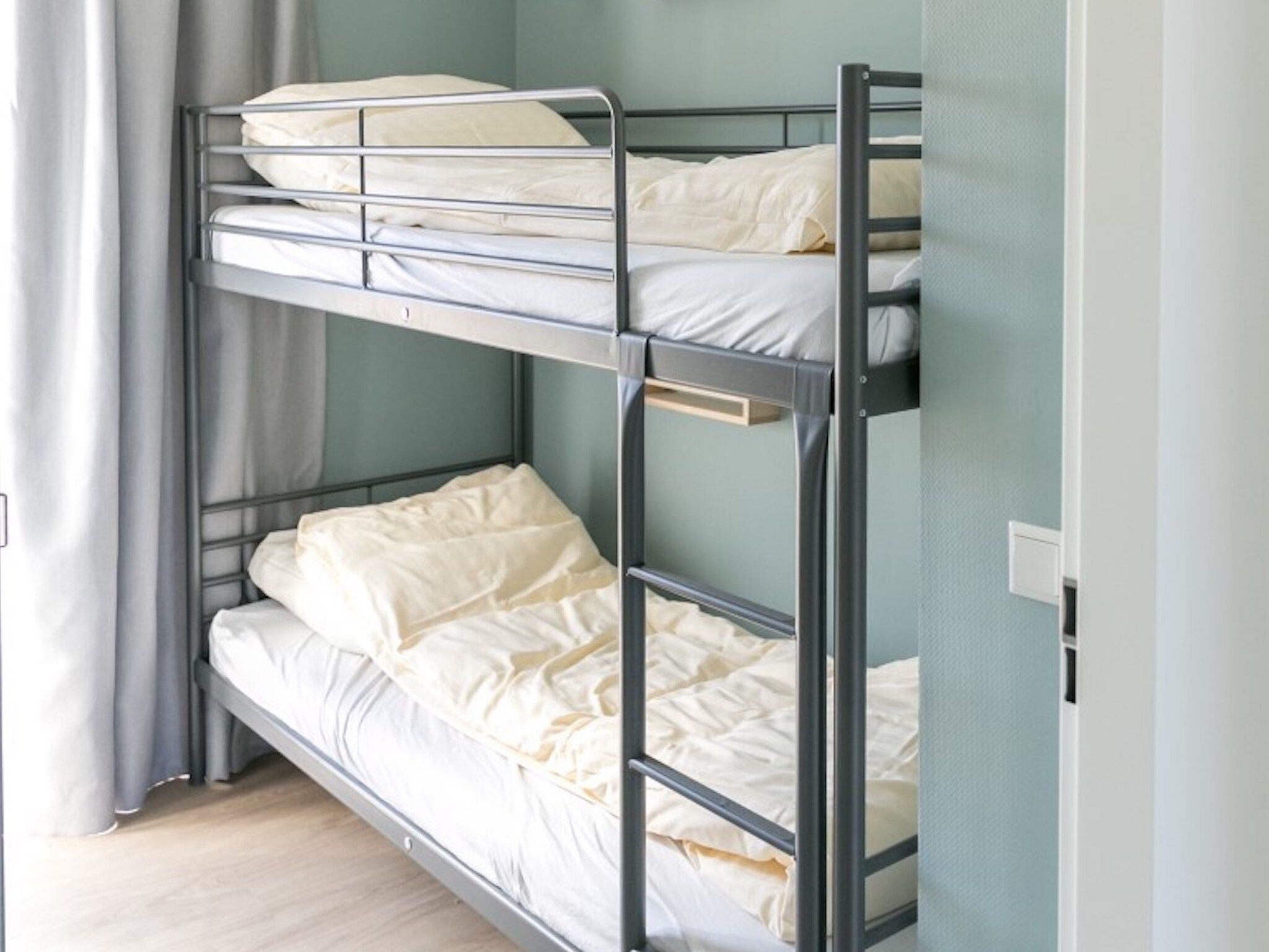 Een slaapkamer van Strandpark Vlugtenburg 9 in 's-Gravenzande