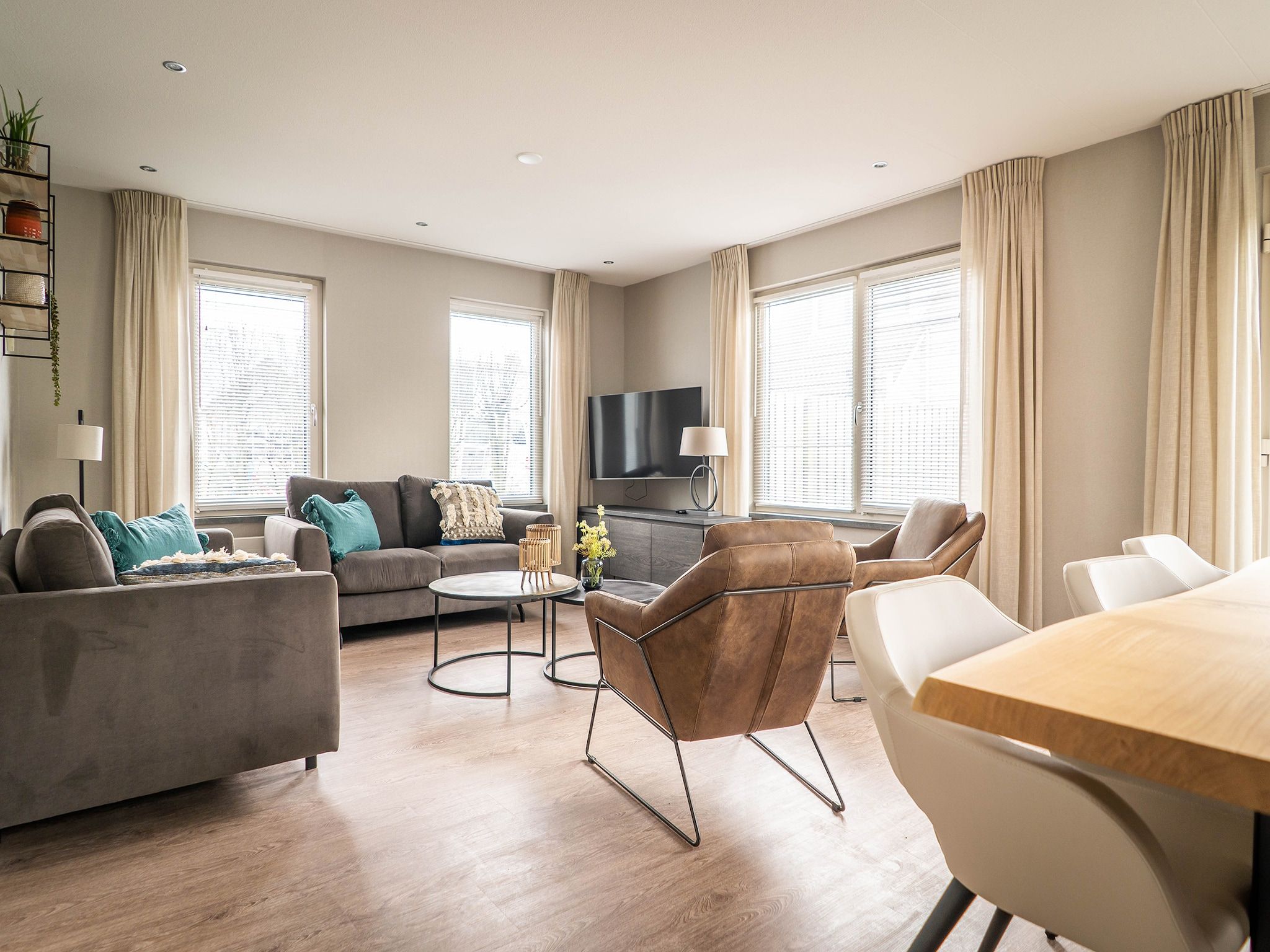 De woonkamer van Hodshonstraat B-10 in de Cocksdorp Texel