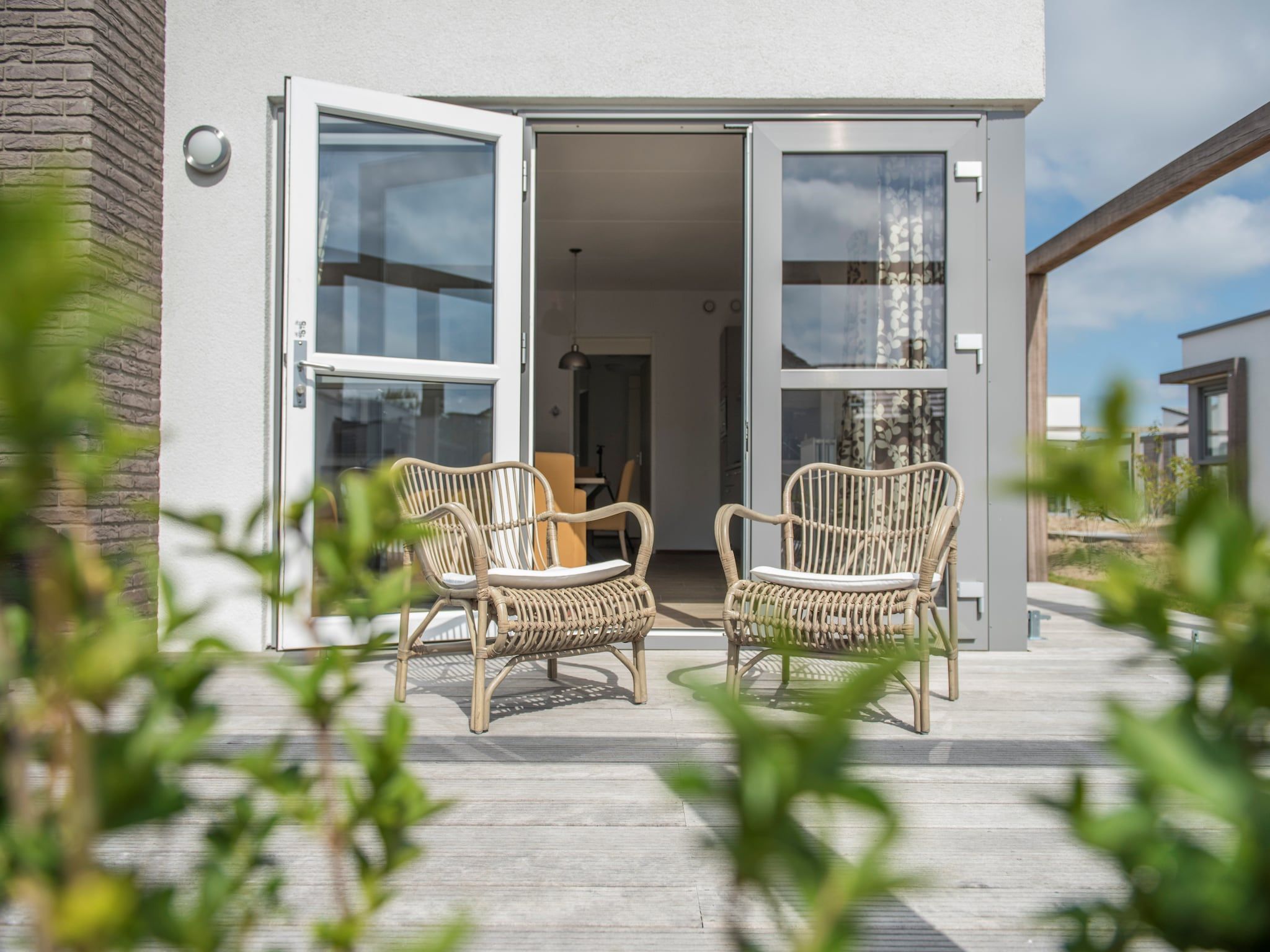 Het terras van Strandpark Duynhille 4 in Ouddorp