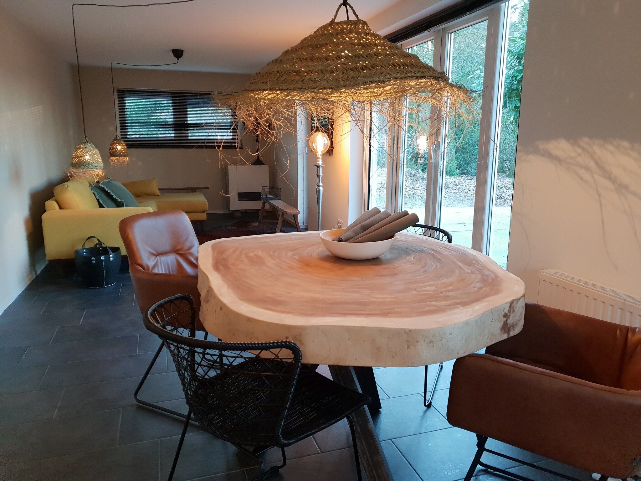 De eetkamer van Dorpswoning In het Bos in Leende