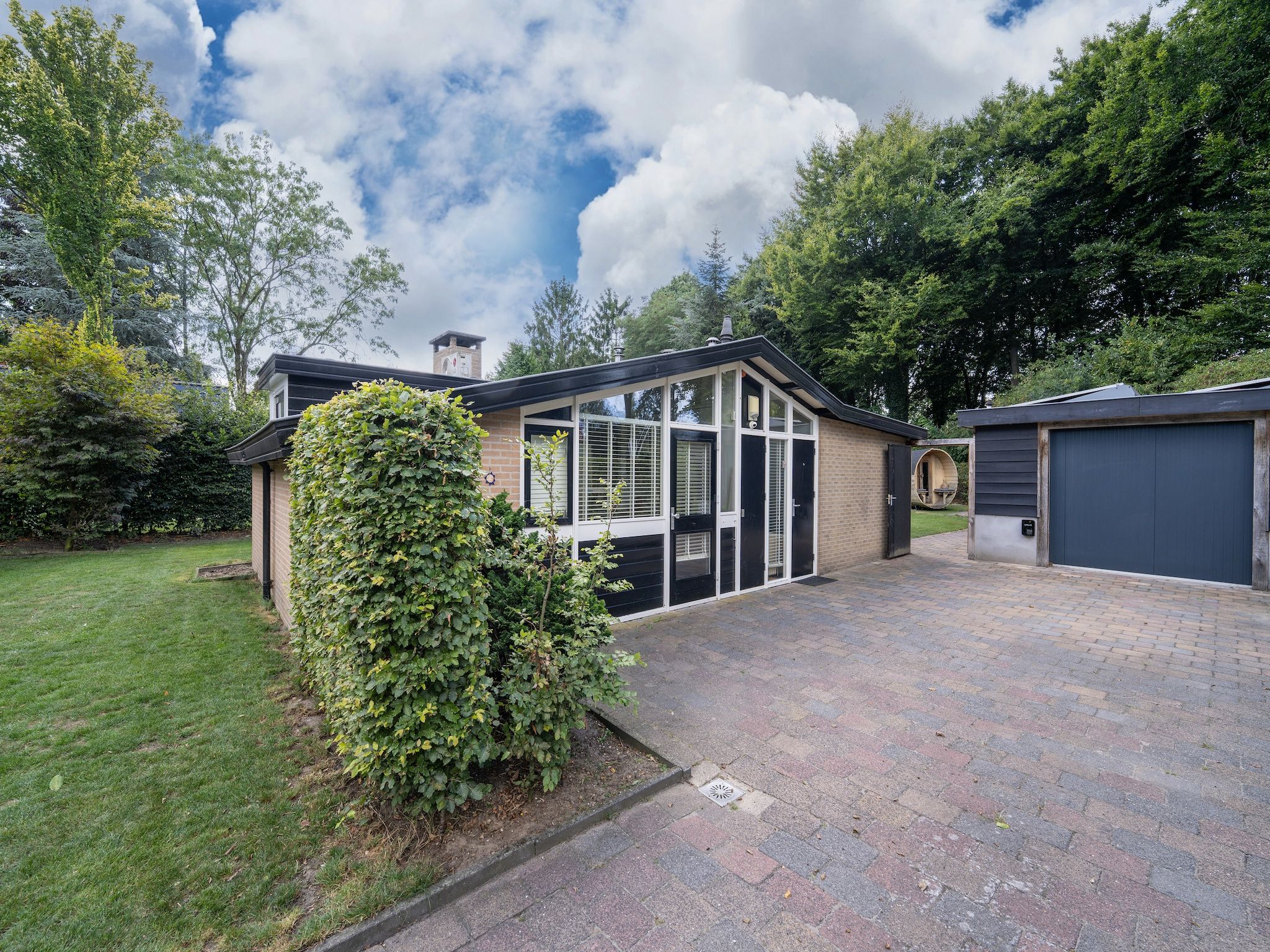 De buitenkant van 't Voortsche Boshuys in Voorthuizen