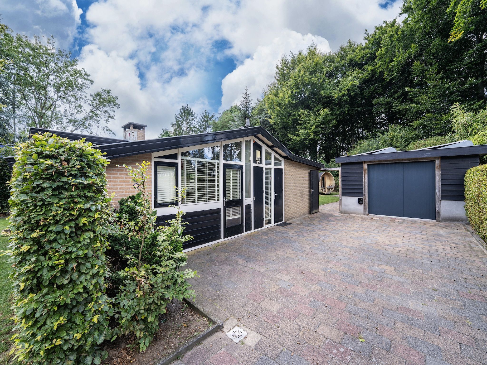 De buitenkant van 't Voortsche Boshuys in Voorthuizen