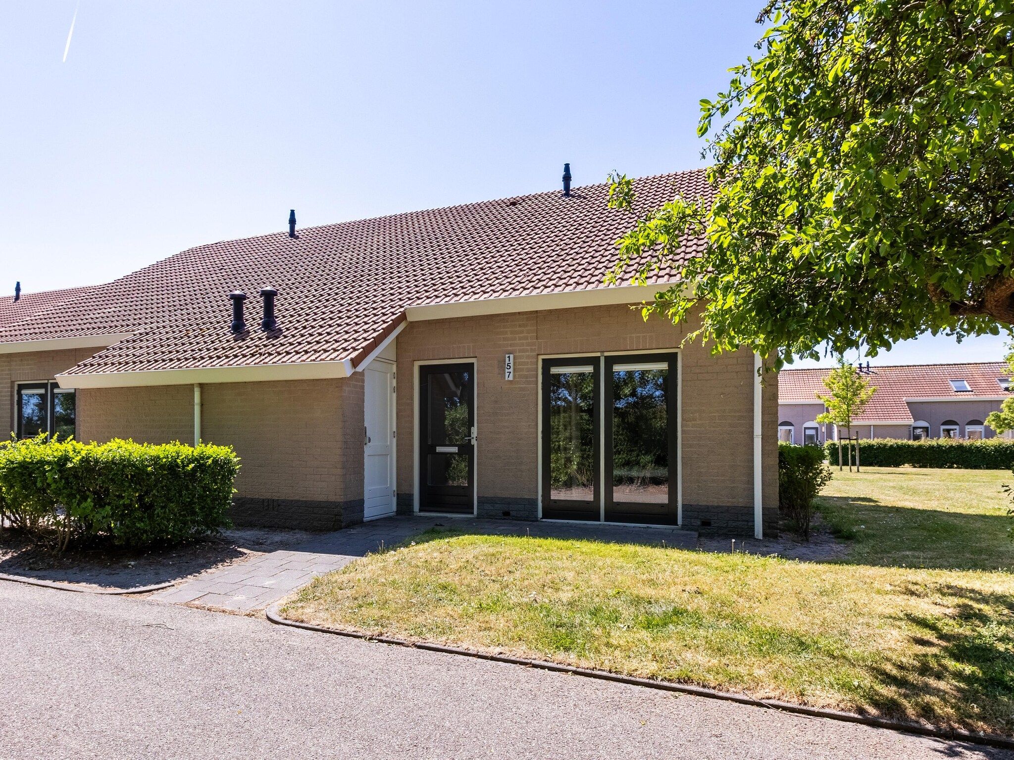 De buitenkant van Vakantiepark de Soeten Haert 19 in Renesse