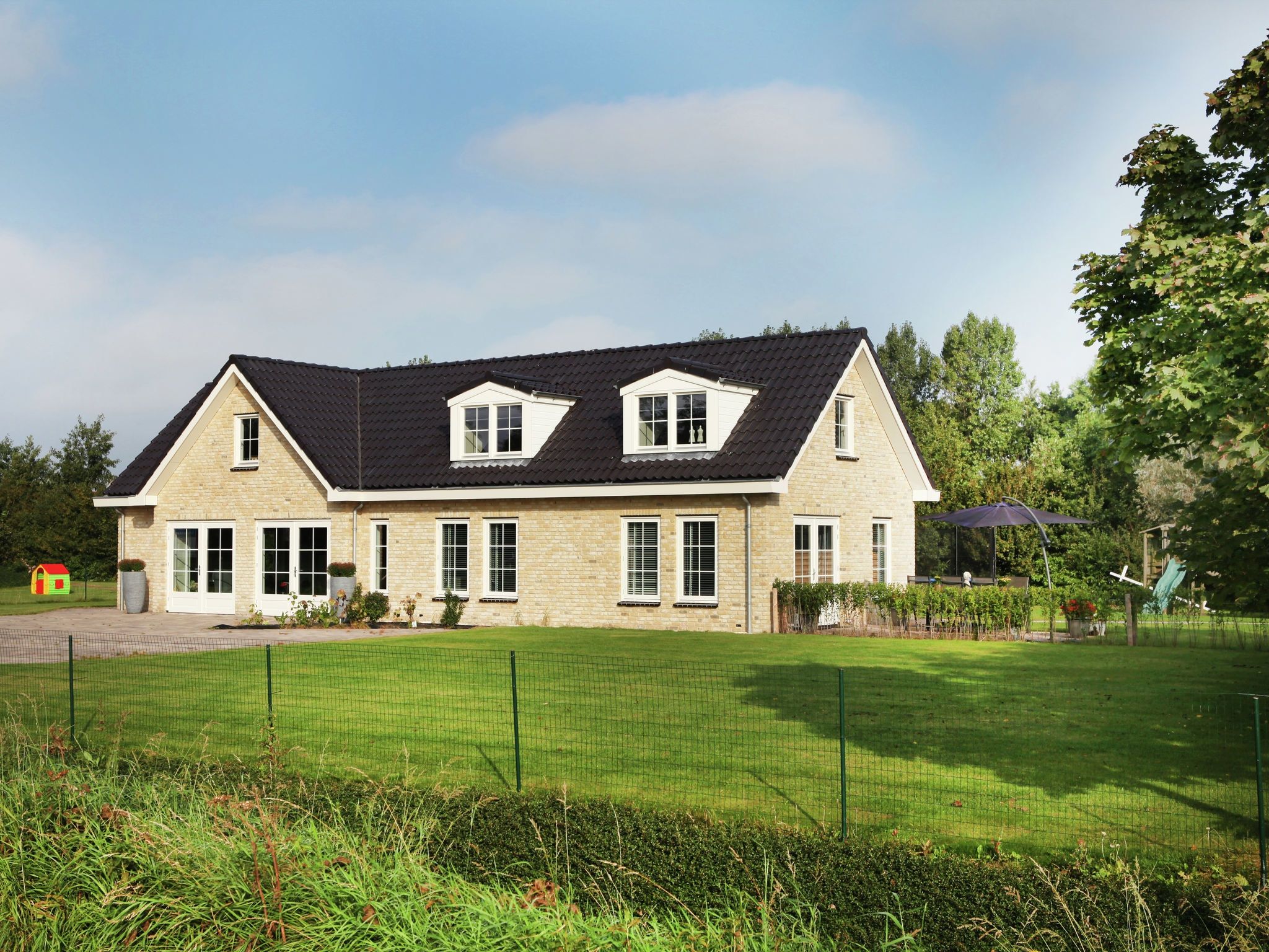 De buitenkant van Scoreldame XL in Schoorldam