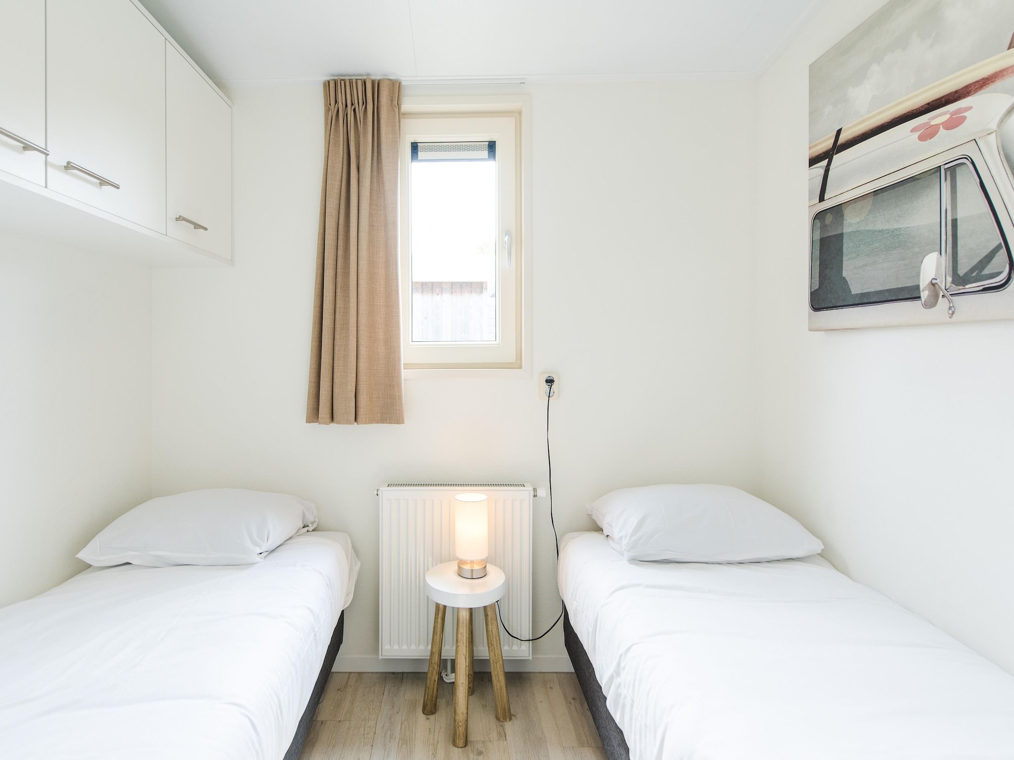 Een slaapkamer van Vakantiepark Boomhiemke 12 in Hollum