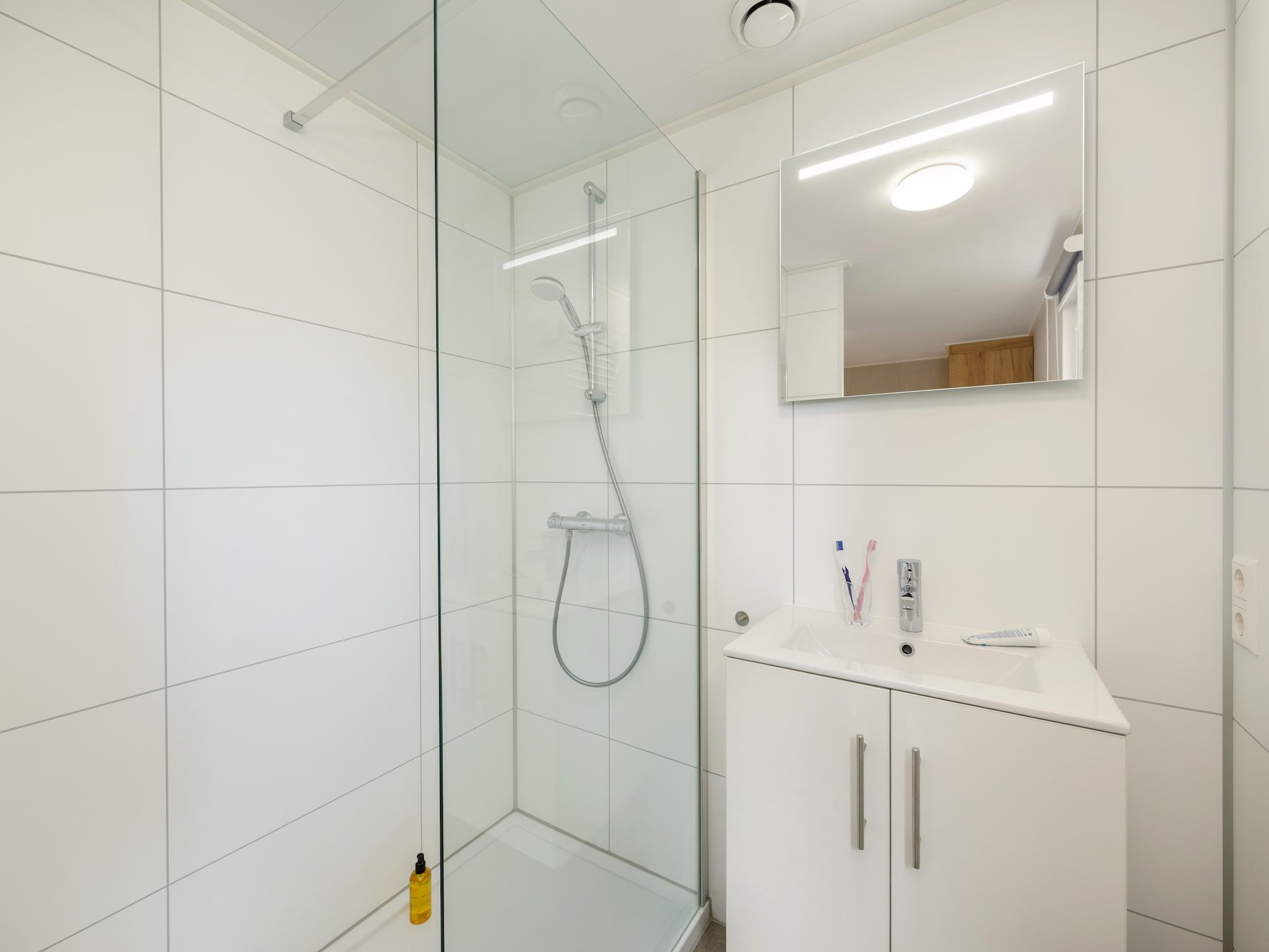 De badkamer van Vakantiepark Kijkduin 9 in Den Haag