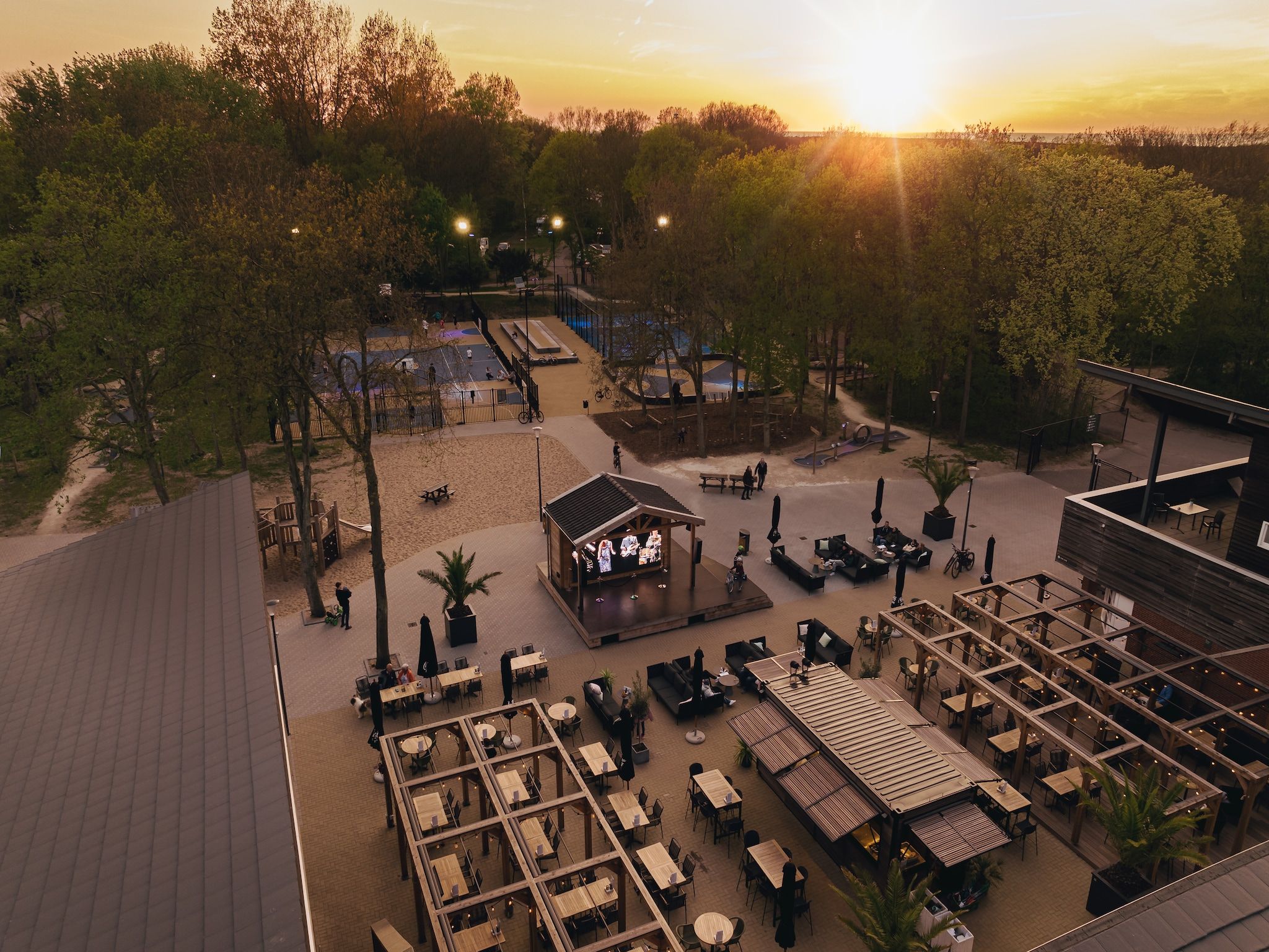 Parkfaciliteiten bij Vakantiepark Kijkduin 10 in Den Haag