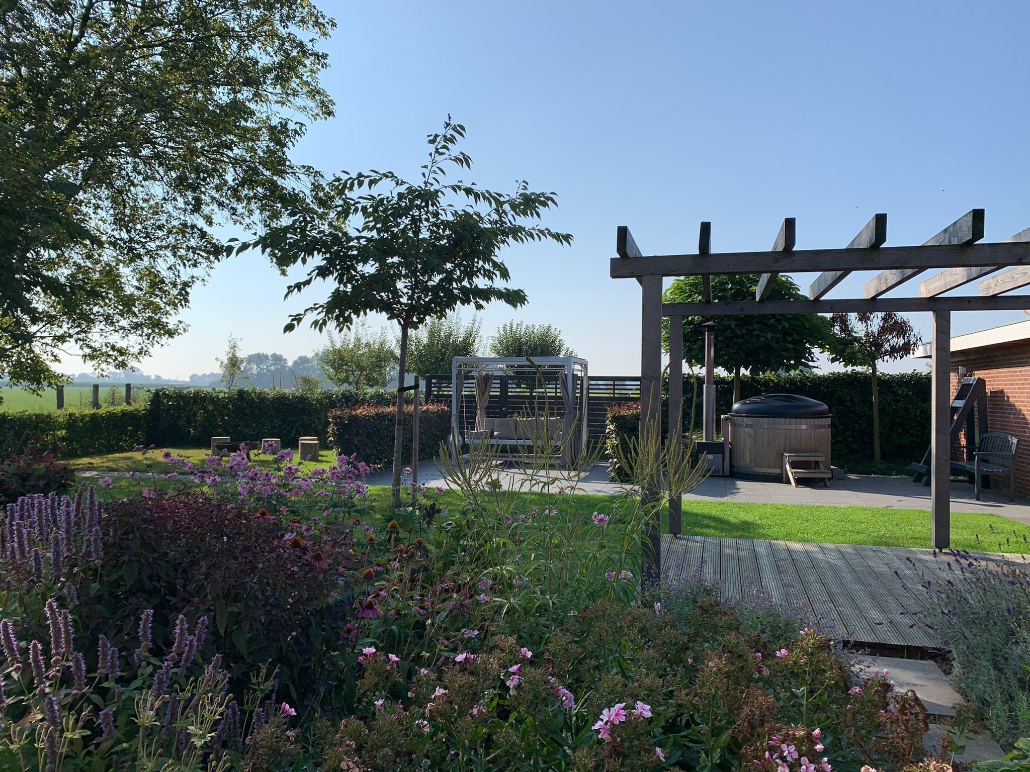 De tuin van Villa Grenszicht in Megchelen