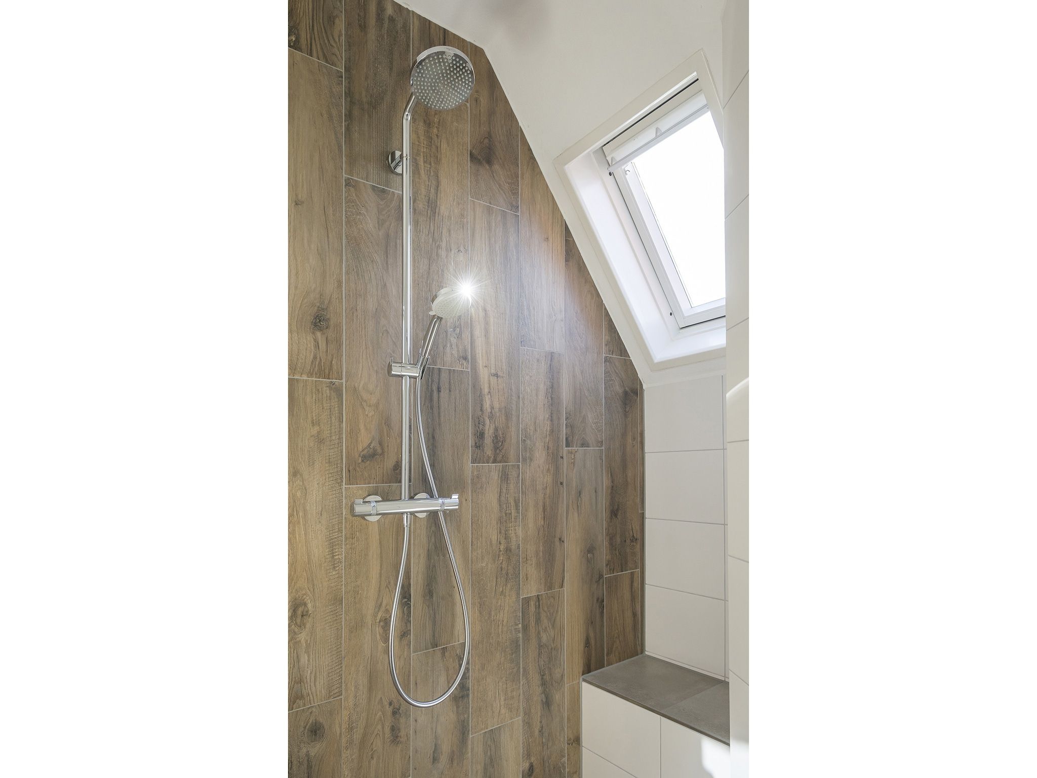 De badkamer van Bouwlust E11 in De Cocksdorp Texel