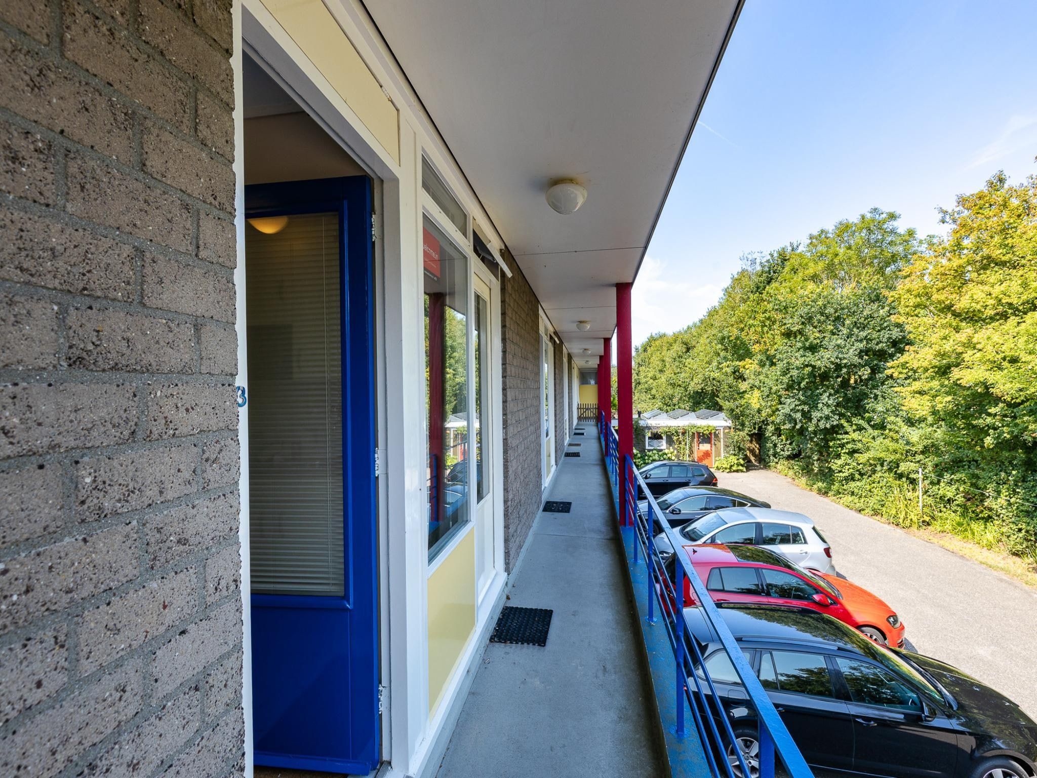 Het terras van Appartement Burg van Woelderenlaan in Vlissingen