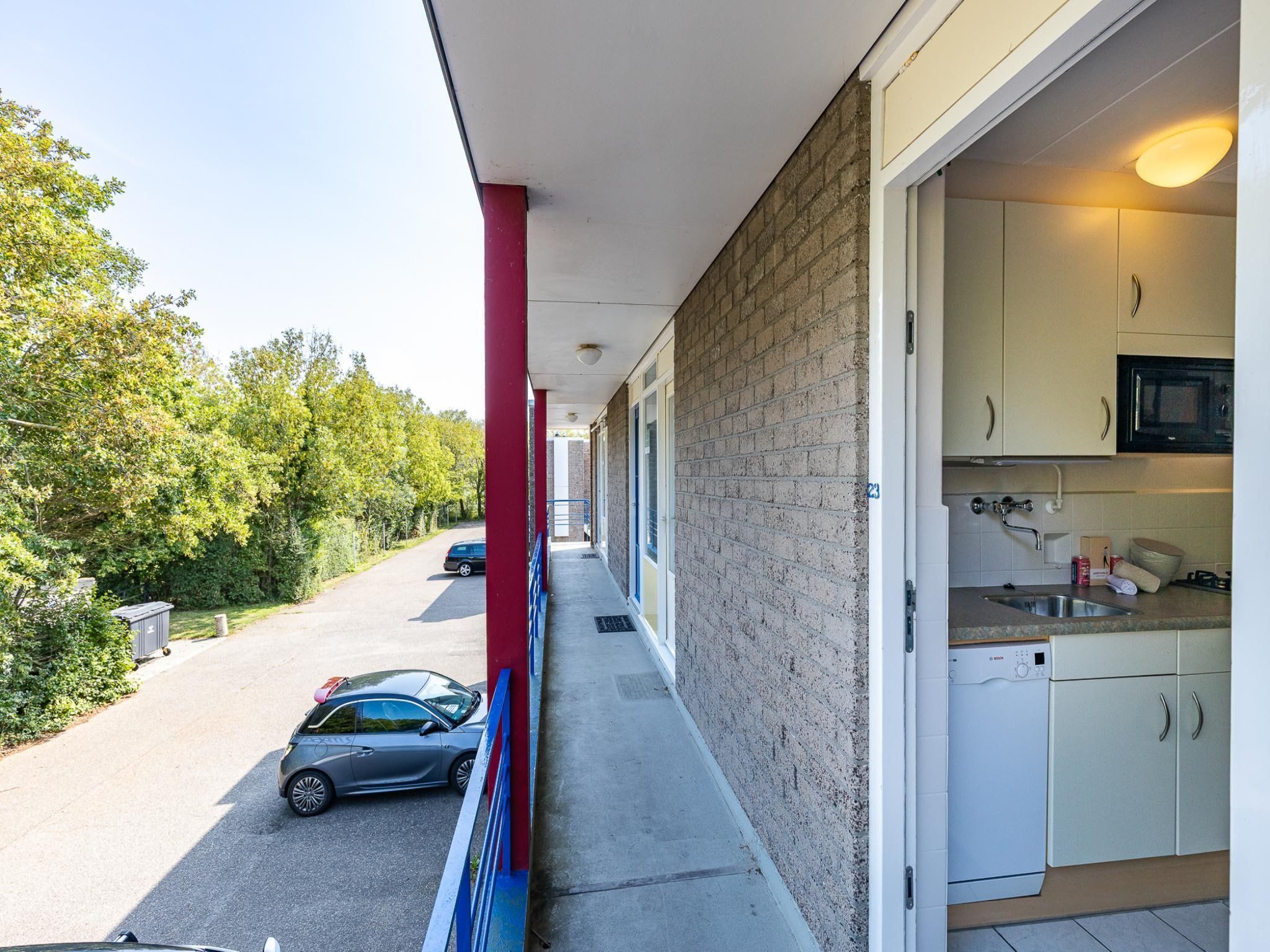 Het terras van Appartement Burg van Woelderenlaan in Vlissingen