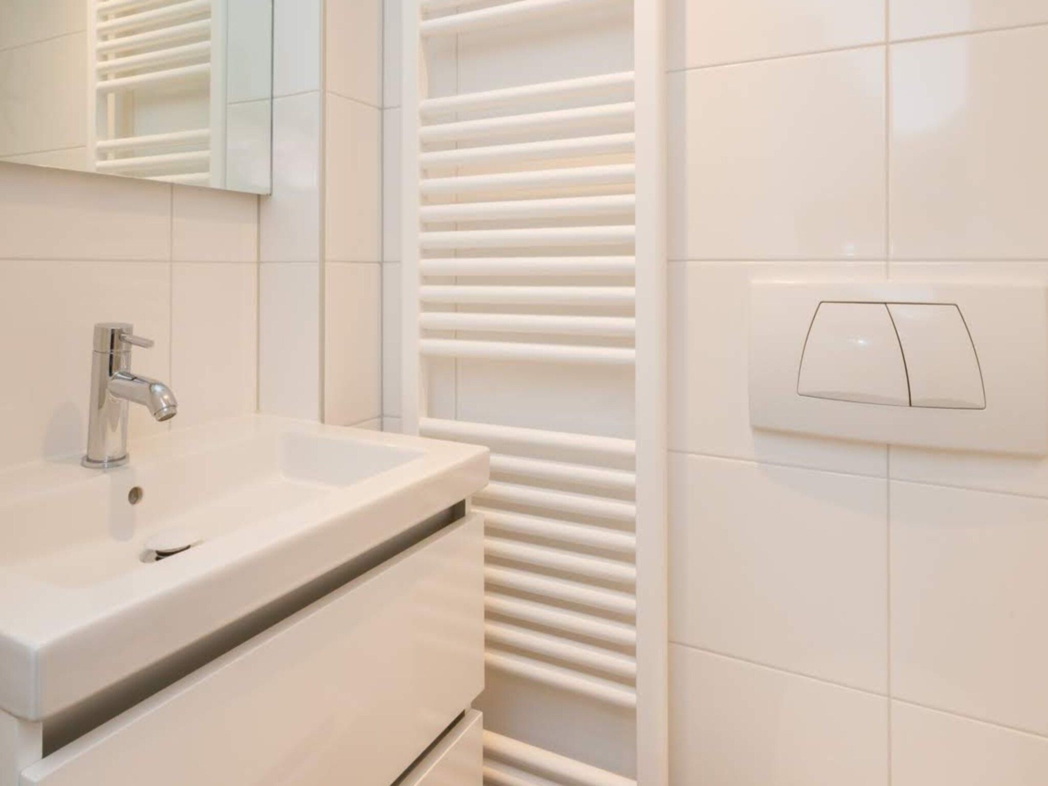 De badkamer van Kurhaus- appartement 5 Zoutelande in Zoutelande