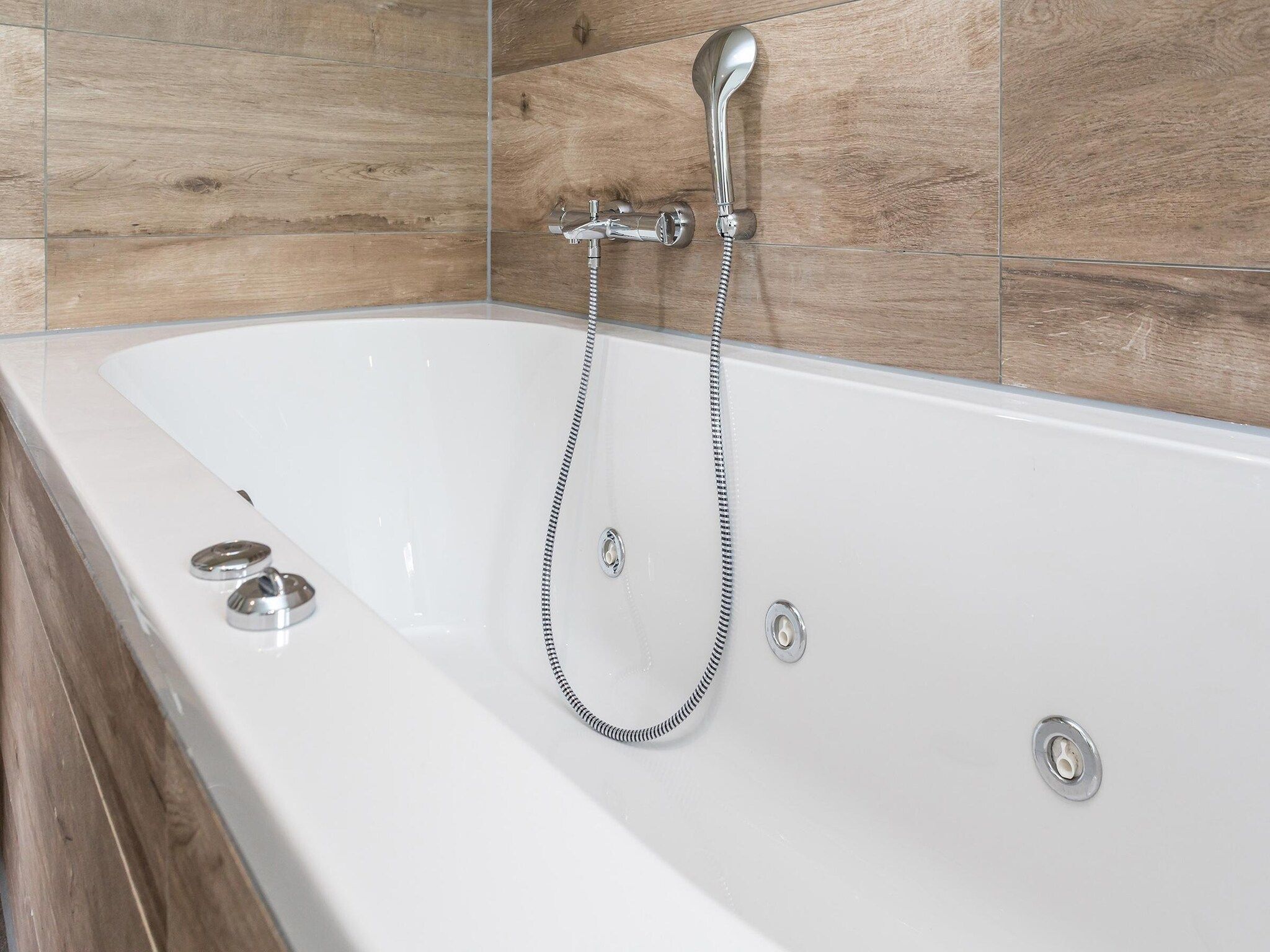 De badkamer van Buitenhof De Leistert 25 in Roggel