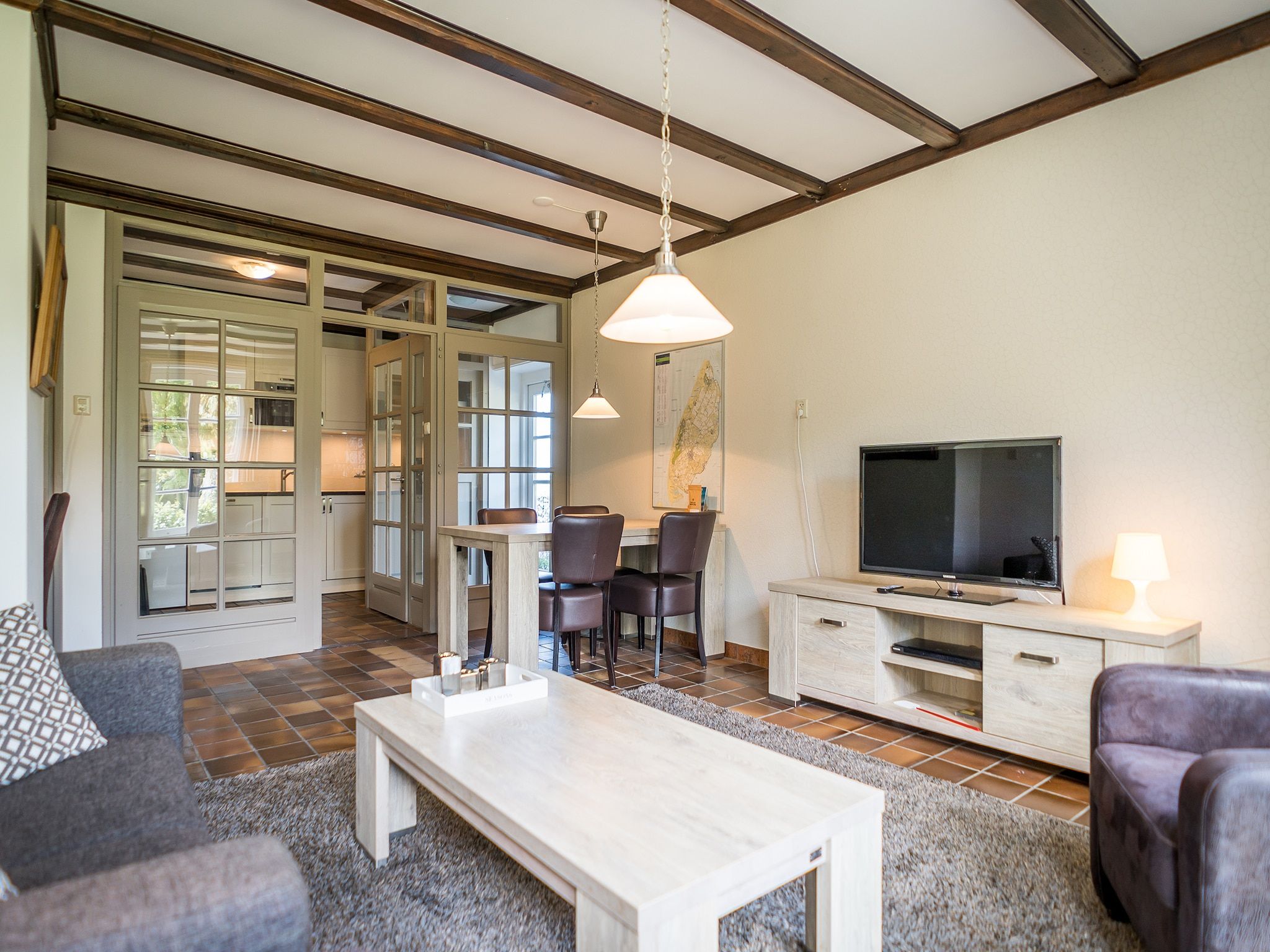 De eetkamer van Appartement Hoeve Holland R1 in De Cocksdorp - Texel