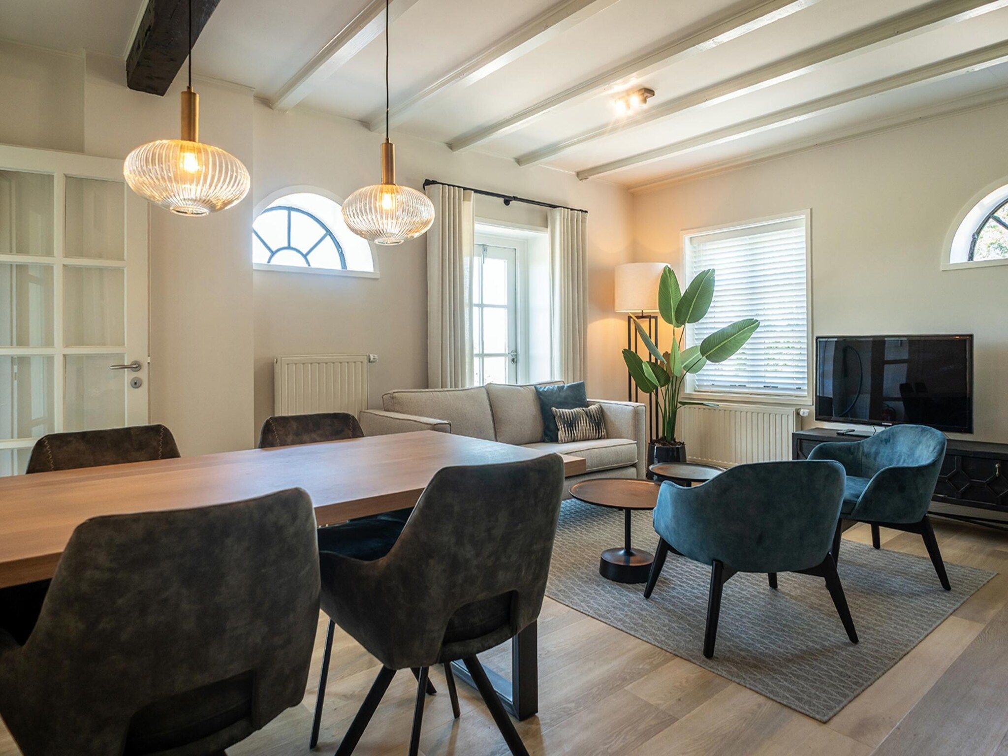 De eetkamer van App Hoeve Holland T3 in De Cocksdorp Texel