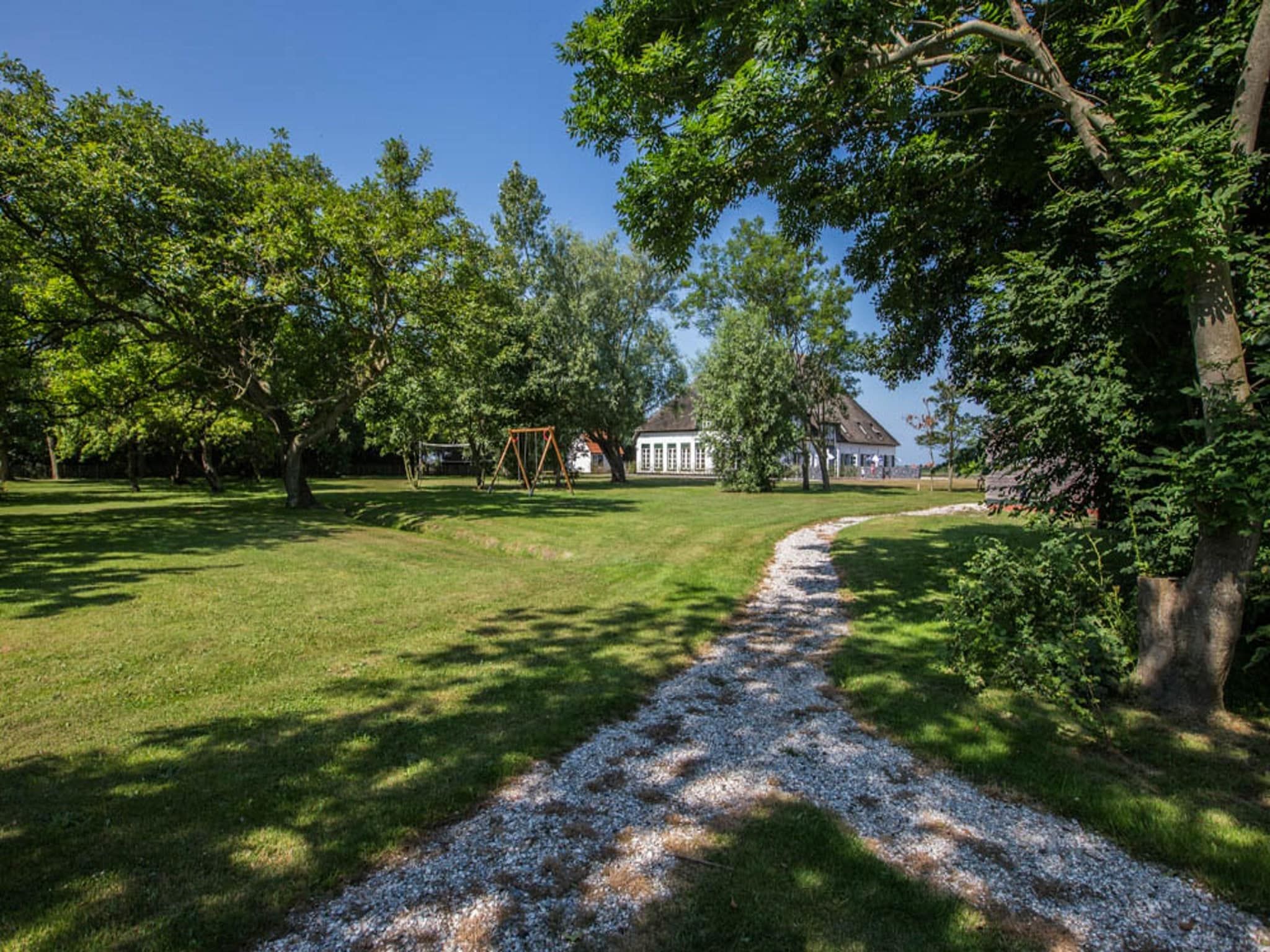 De tuin van App Hoeve Holland W6 in De Cocksdorp Texel