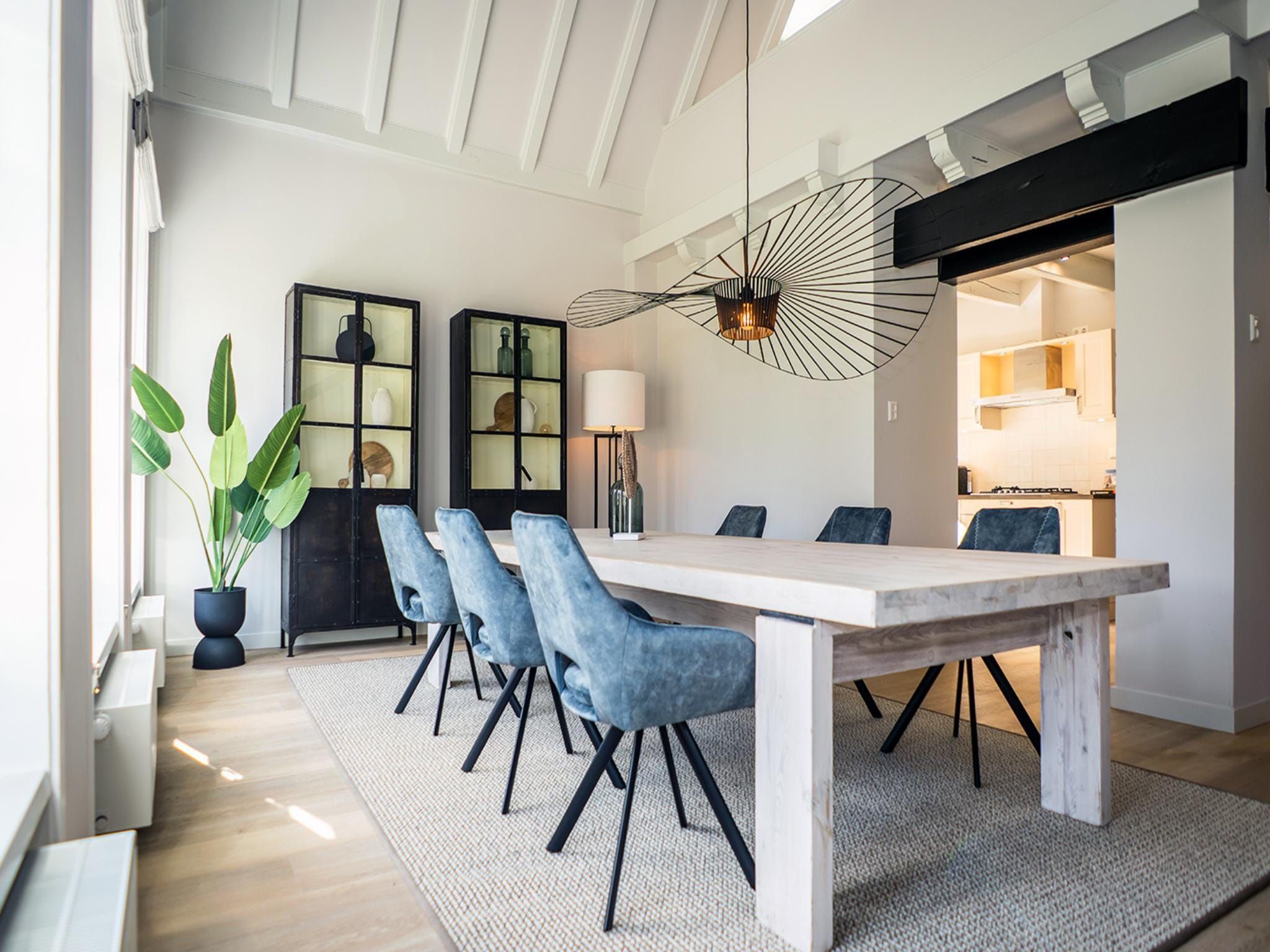 De eetkamer van App Hoeve Holland W6 in De Cocksdorp Texel