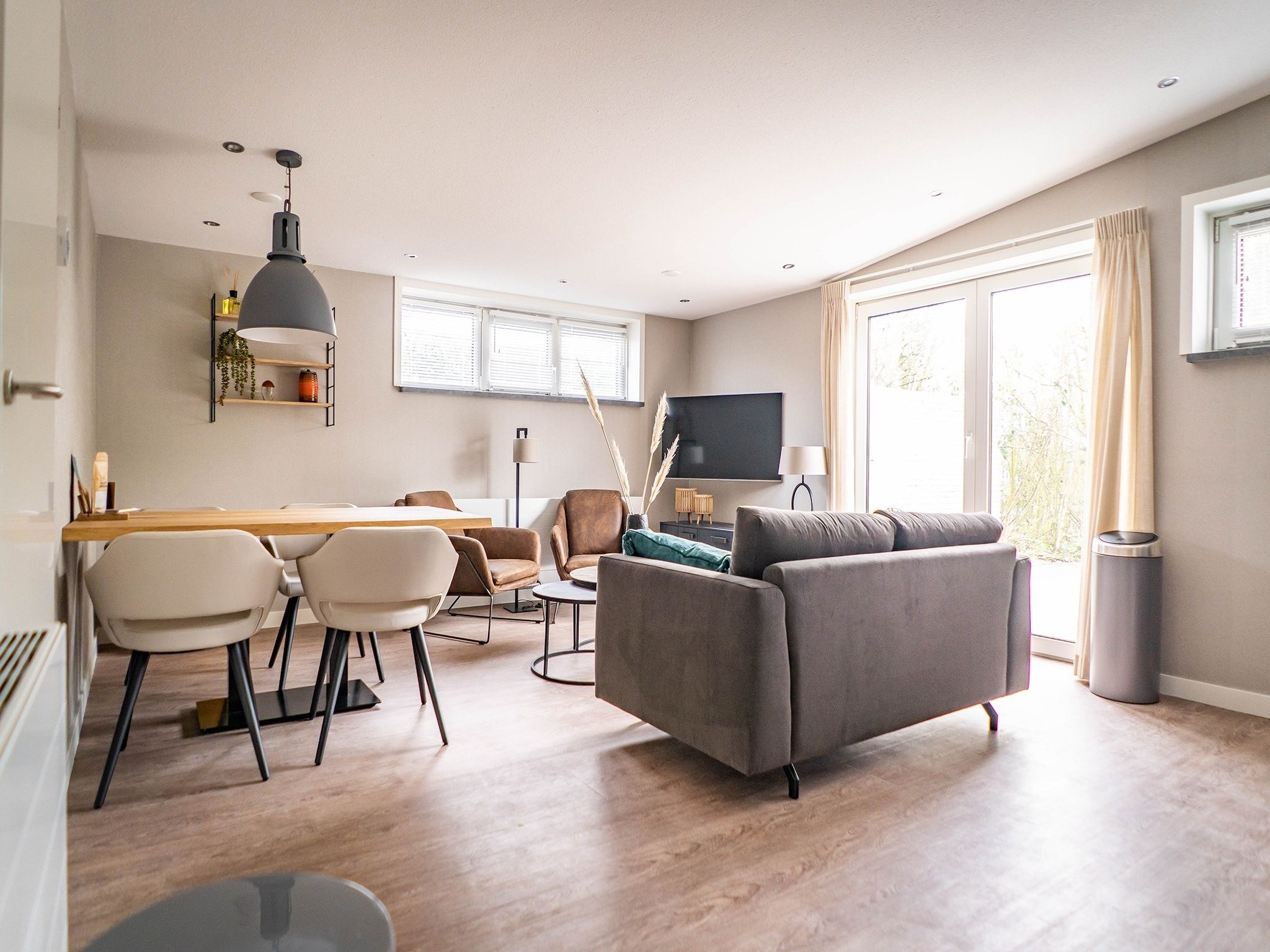 De eetkamer van Stoeterij C65 in De Cocksdorp Texel