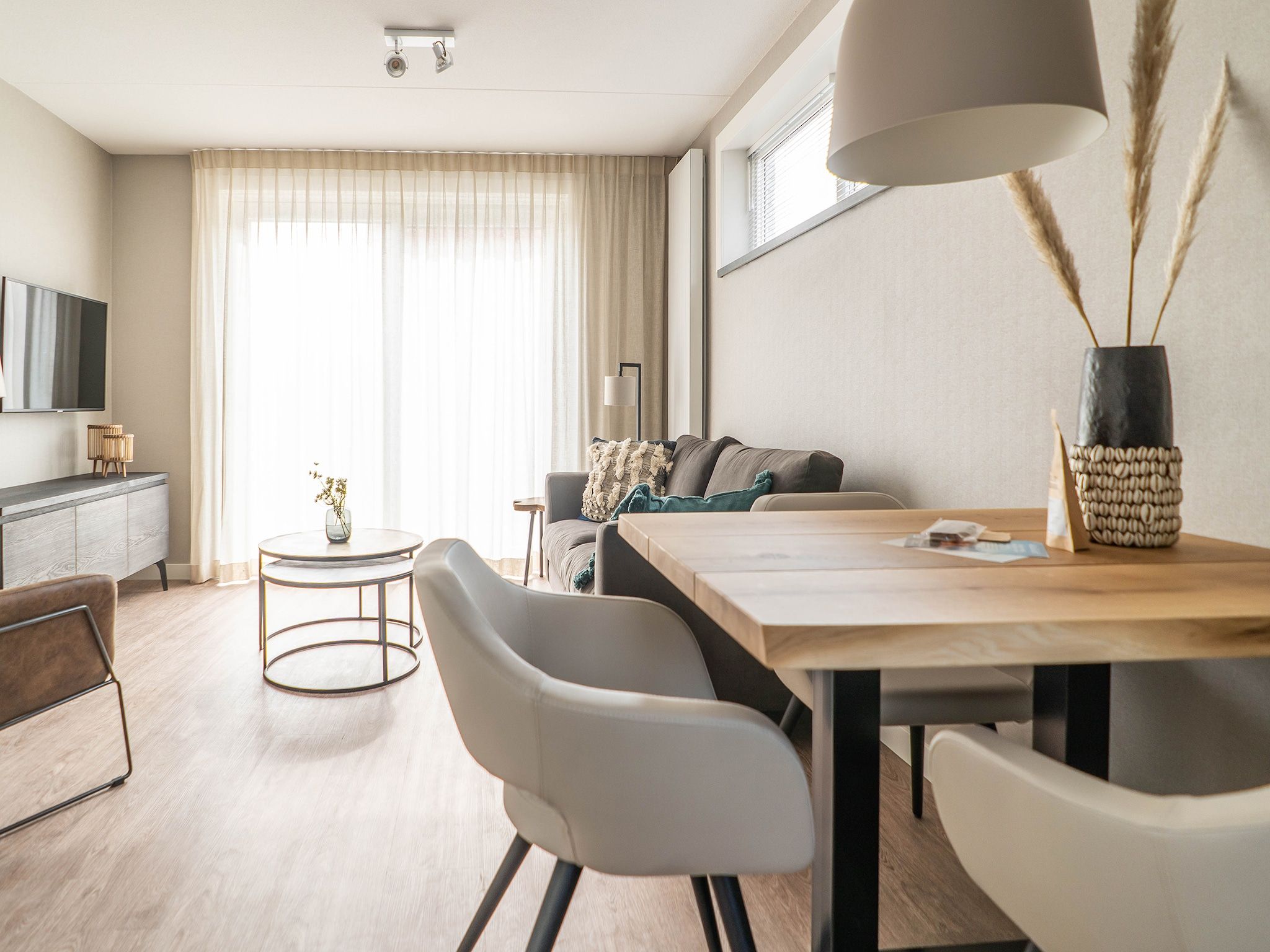 De woonkamer van Bungalow van der Linde D-8b in De Cocksdorp Texel