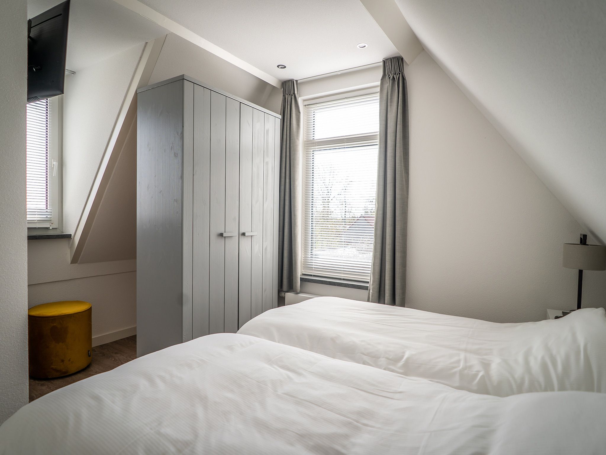 Een slaapkamer van Bungalow Roggesloot A-8a in De Cocksdorp Texel