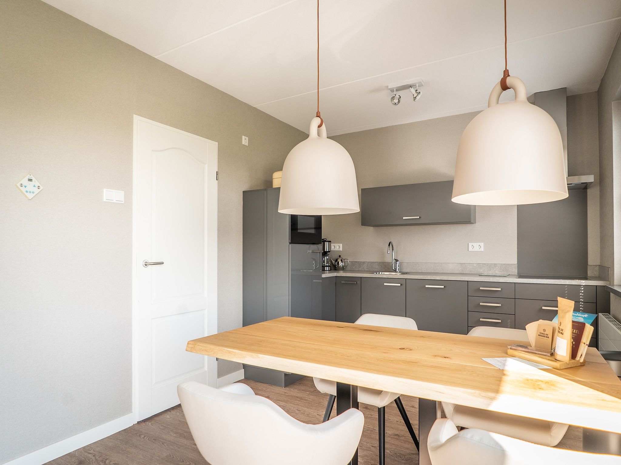 De eetkamer van Bungalow Roggesloot A-8a in De Cocksdorp Texel