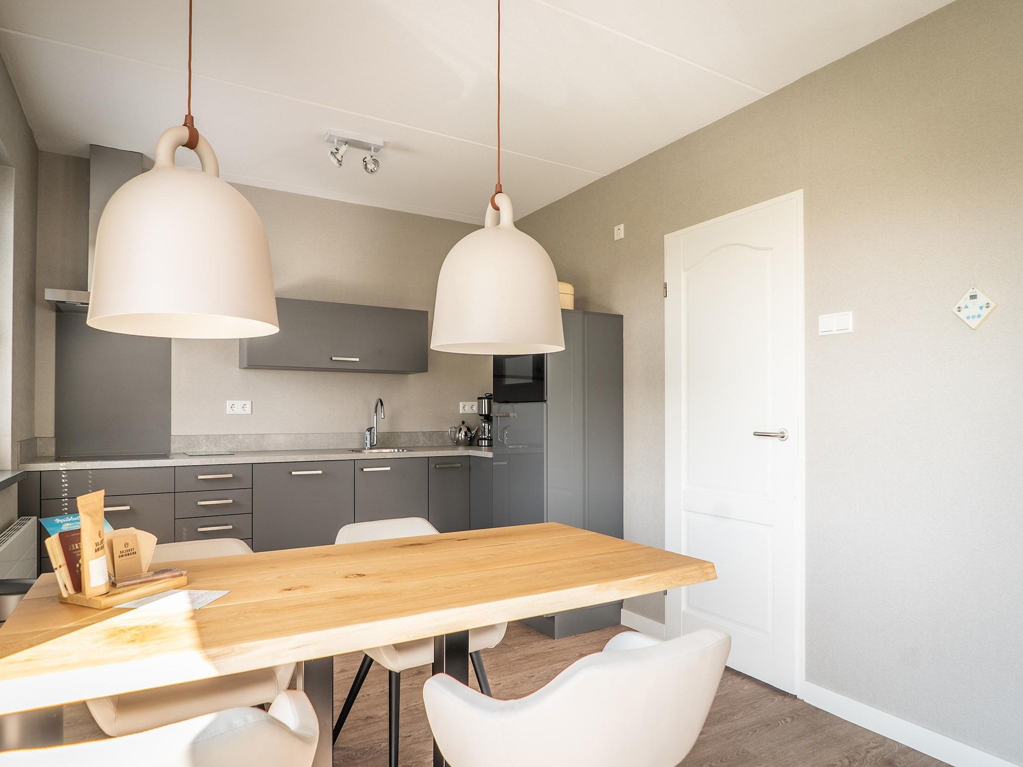 De eetkamer van Bungalow Roggesloot A-8a in De Cocksdorp Texel