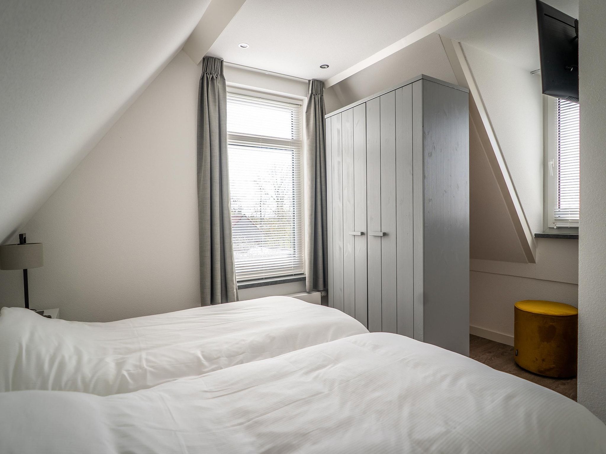 Een slaapkamer van Bungalow Roggesloot A-8a in De Cocksdorp Texel