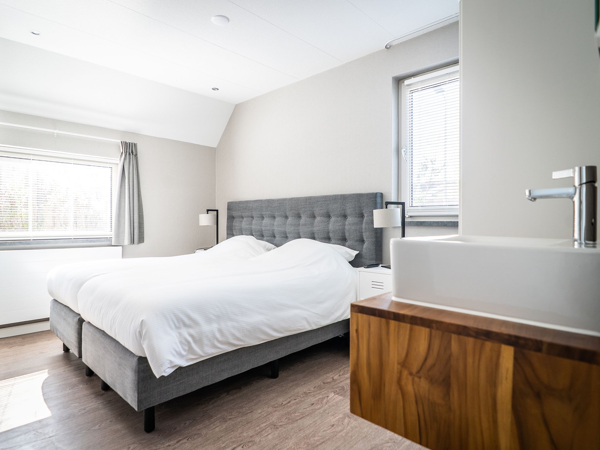 Een slaapkamer van Hodshonstraat B-12 in De Cocksdorp