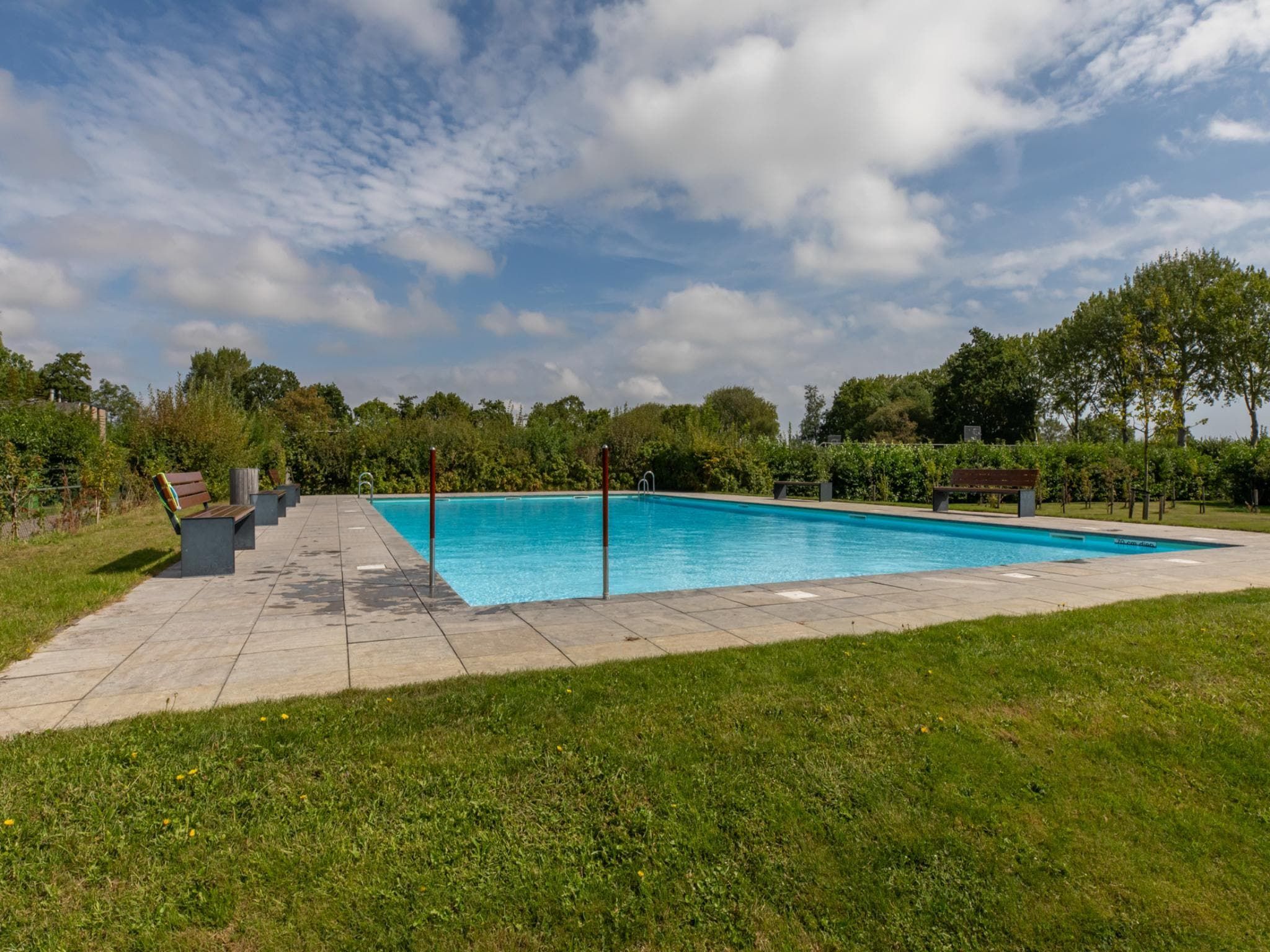 Parkfaciliteiten bij De Haaijmanweg 5 in Burgh-Haamstede