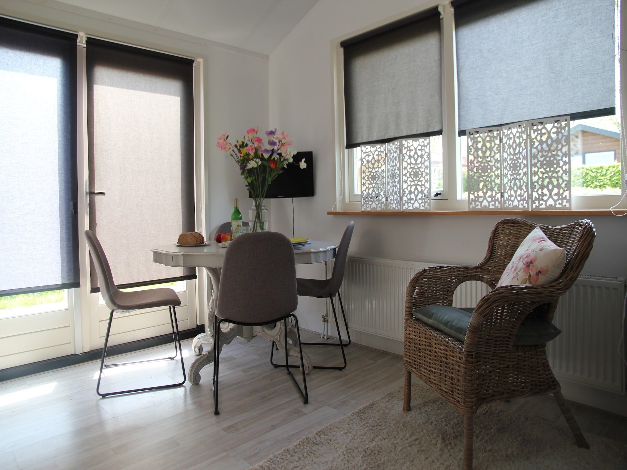 De eetkamer van Landelijk bij Zee in Warmenhuizen