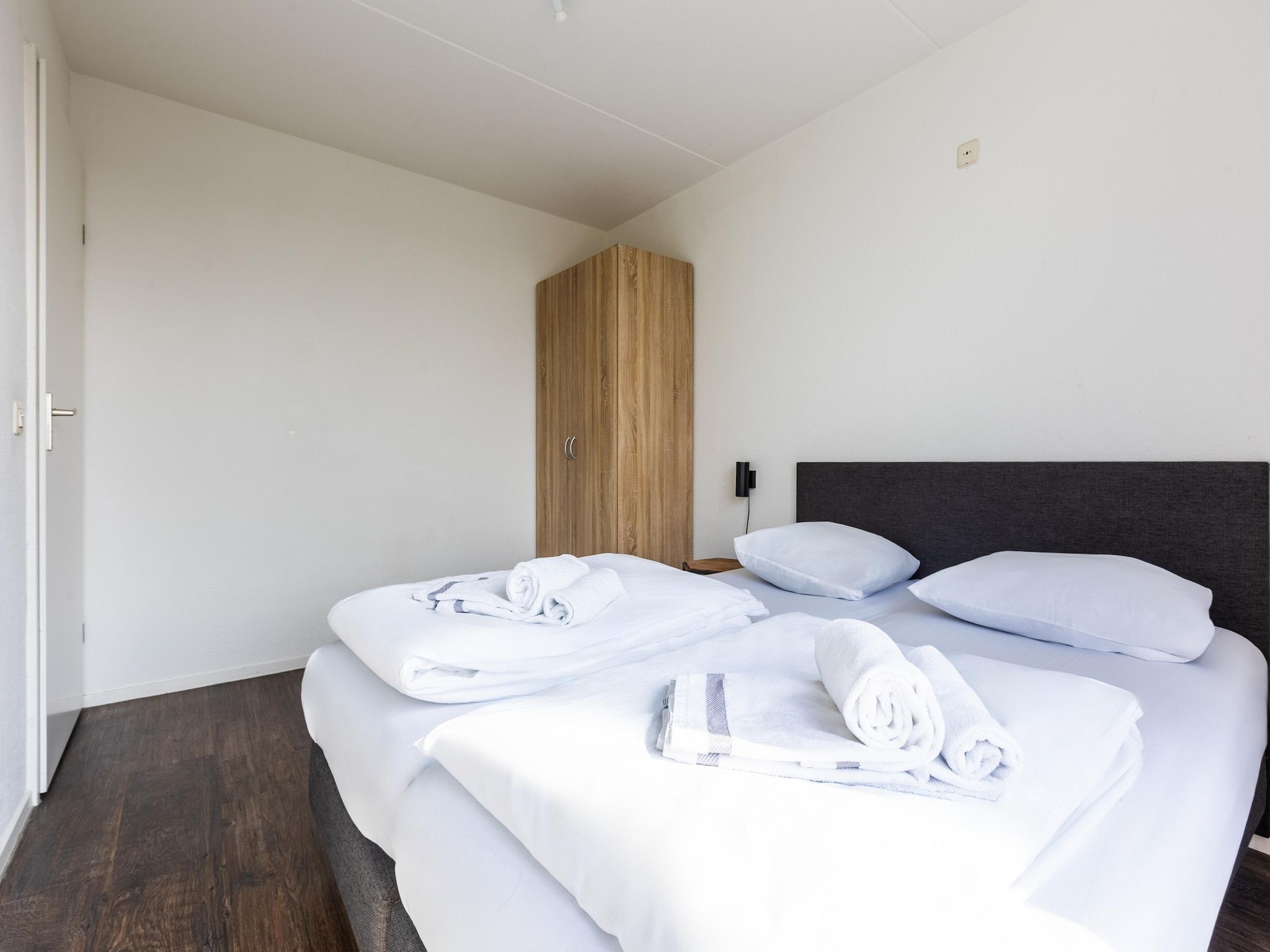 Een slaapkamer van Roompot Beach Resort 21 in Kamperland