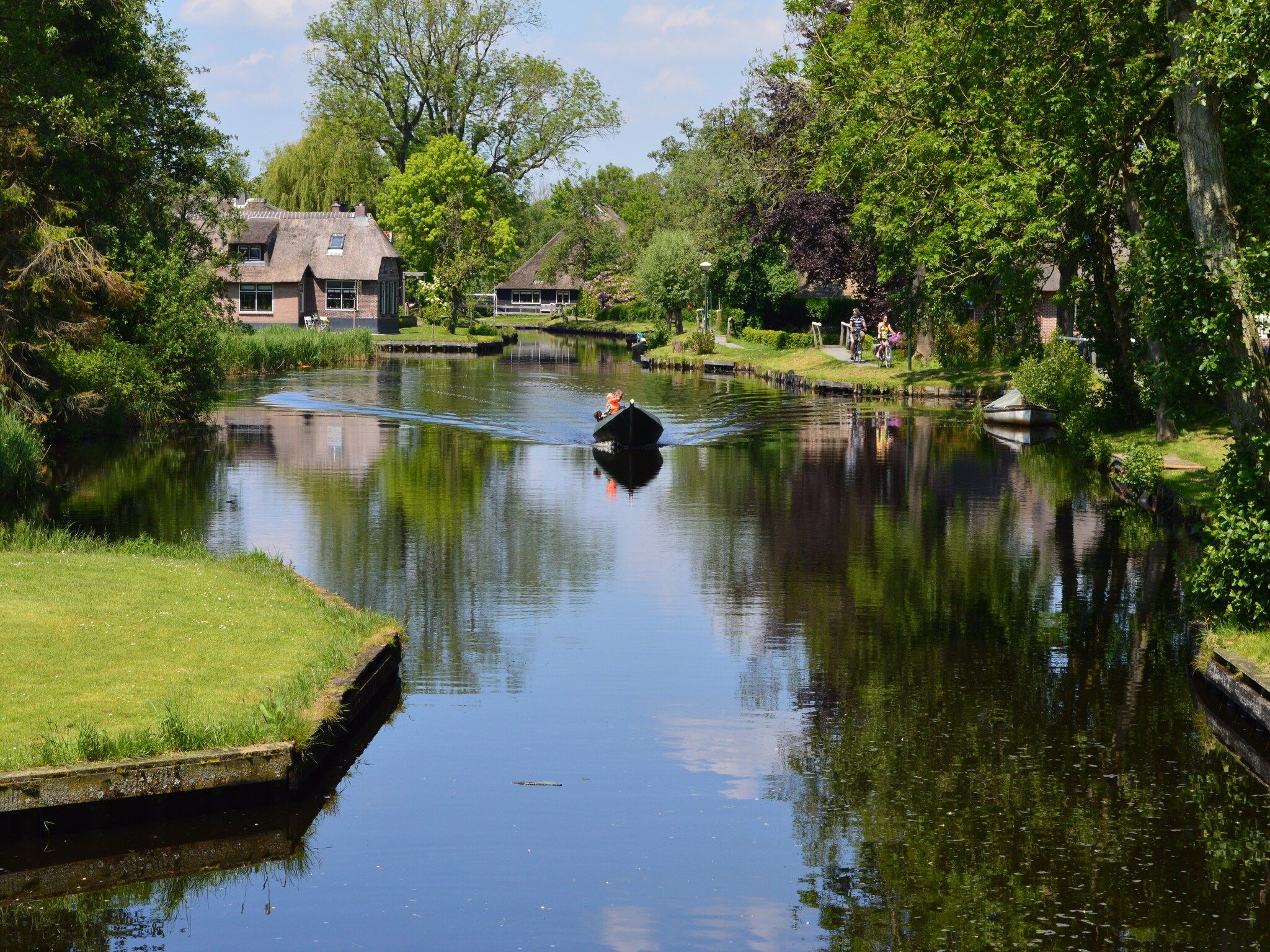 Aan de dwarsgracht in Giethoorn - Foto 25 van 40
