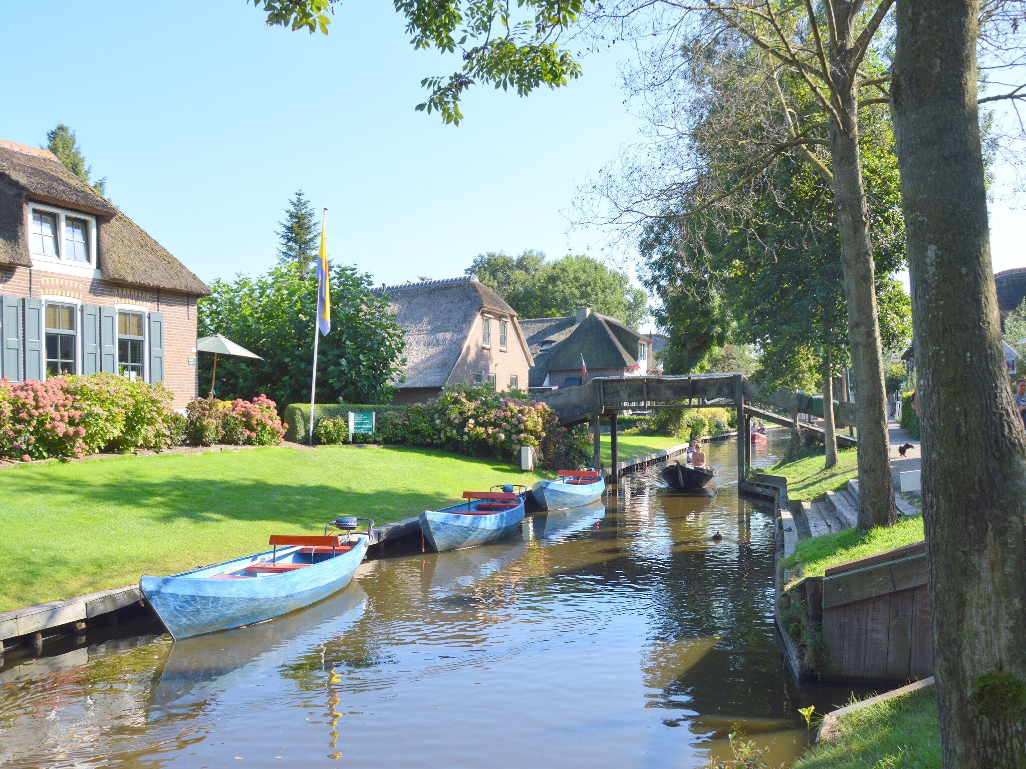 De omgeving van Aan de dwarsgracht in Giethoorn