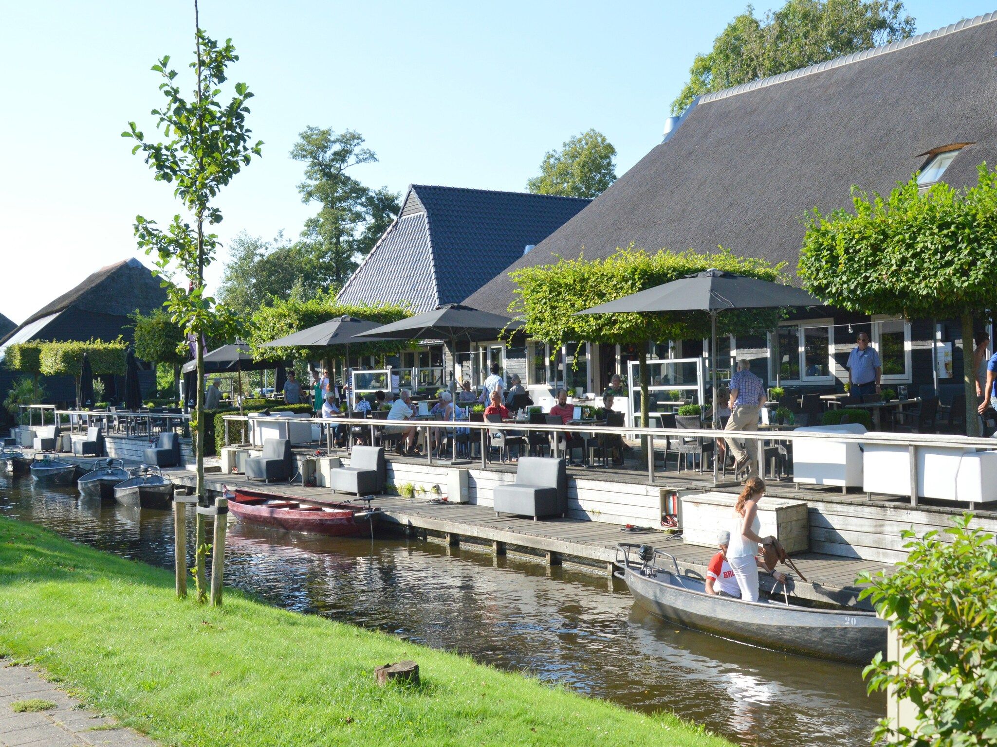 De omgeving van Aan de dwarsgracht in Giethoorn