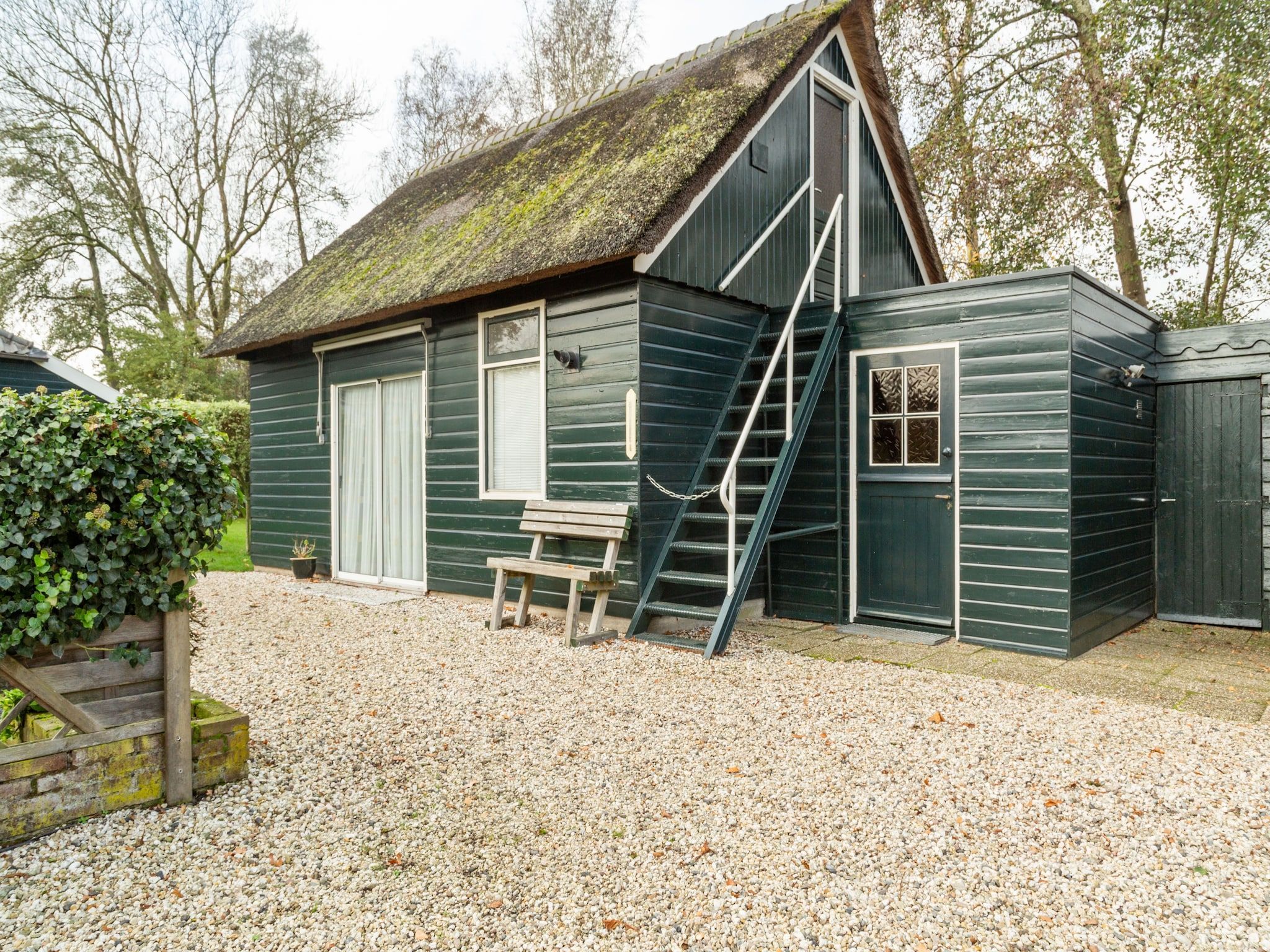 De buitenkant van Aan de dwarsgracht in Giethoorn
