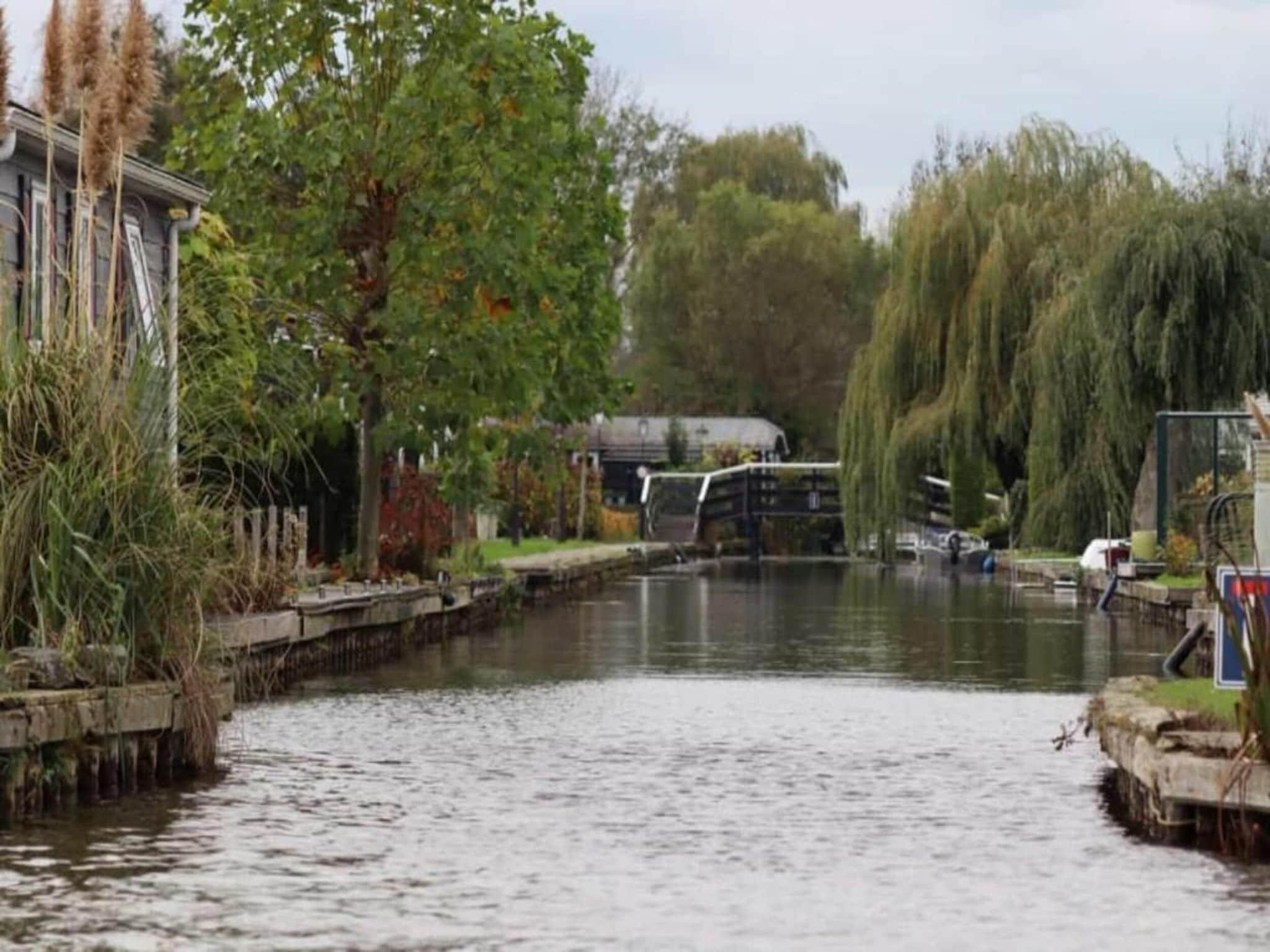 Aan de dwarsgracht in Giethoorn - Foto 33 van 40