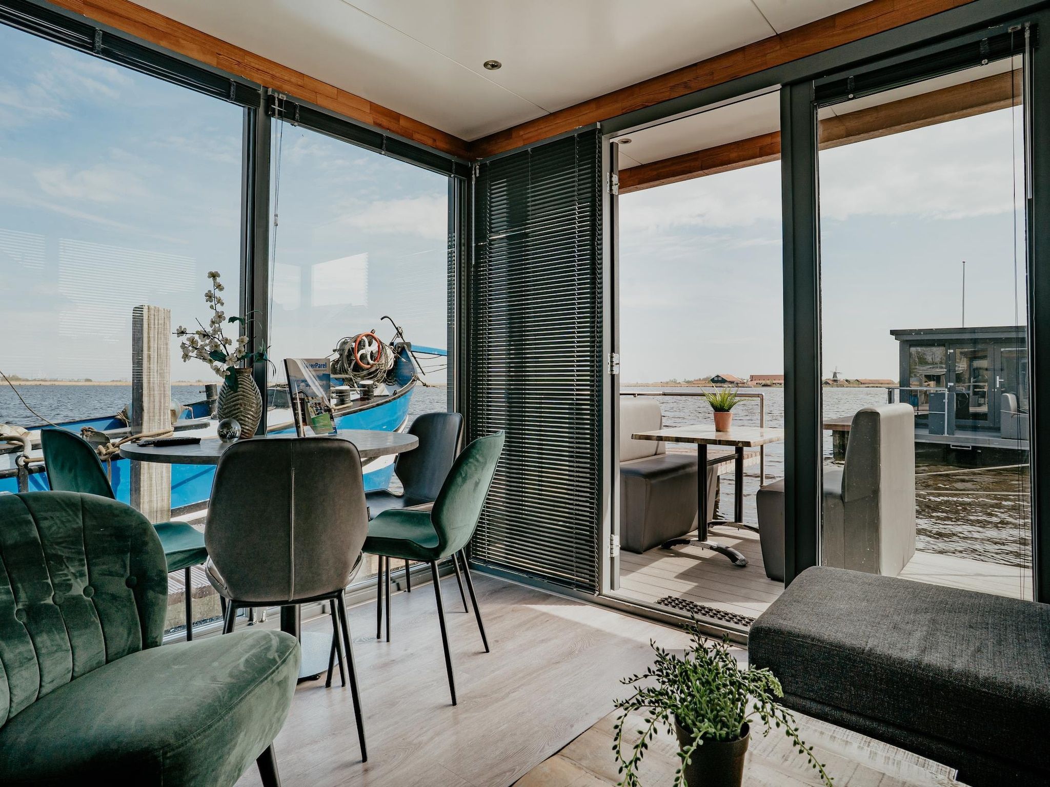 De eetkamer van Waterpark de Meerparel 9 in Uitgeest