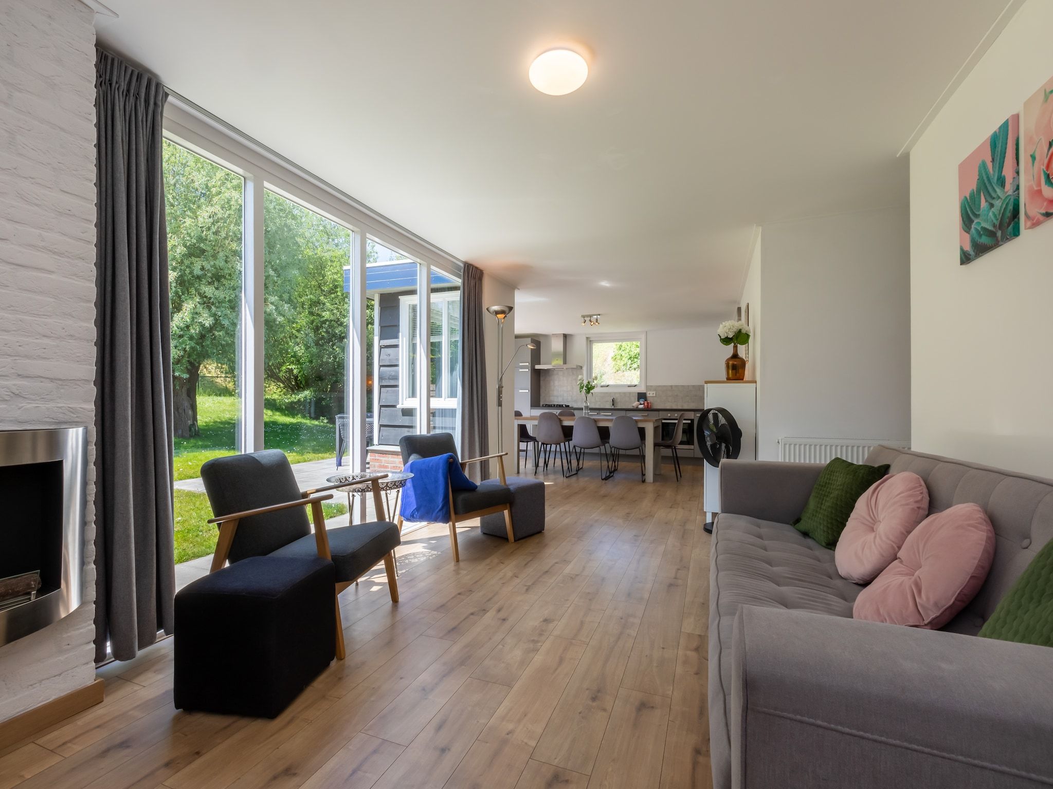 De woonkamer van Inlaag 20 in Wolphaartsdijk