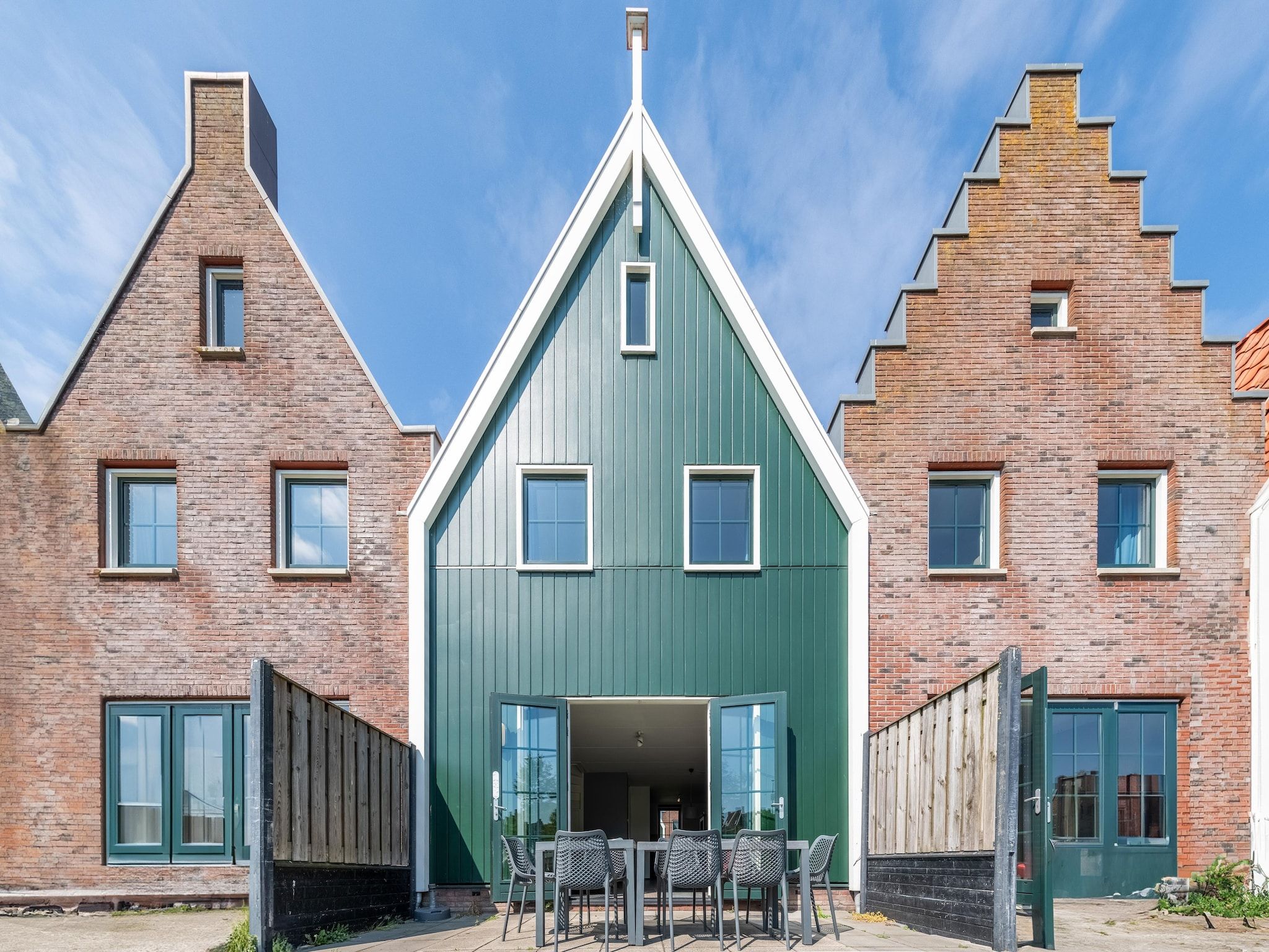 De buitenkant van Marinapark Volendam 9 in Volendam
