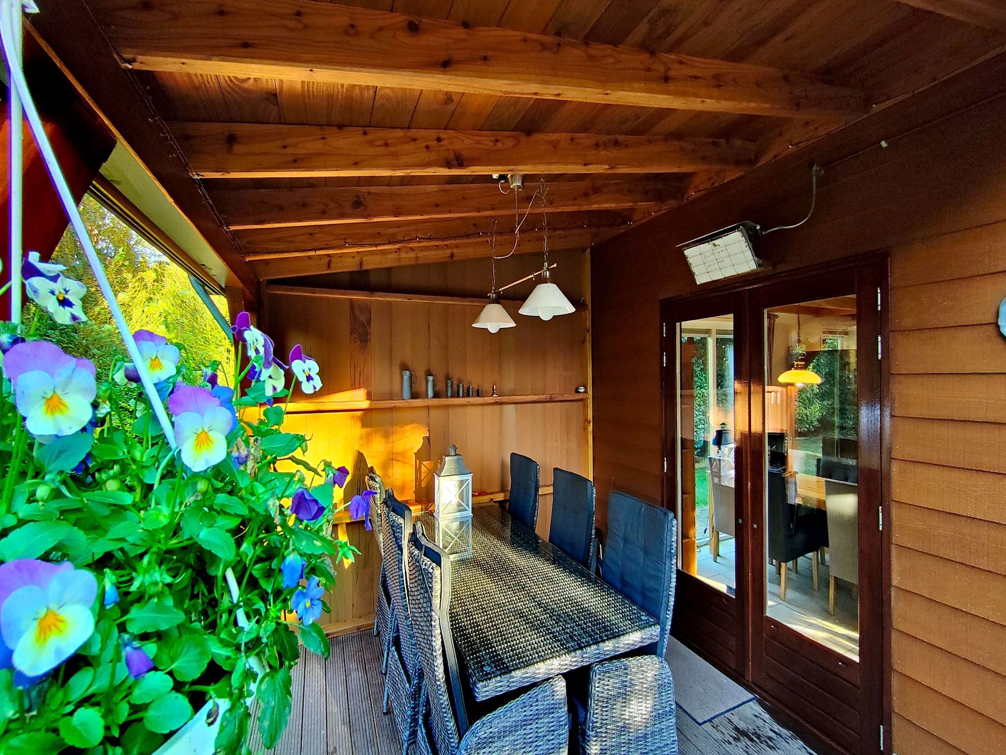 Het terras van Prachtig vrijstaand huis met tuin op de Veluwe in Epe