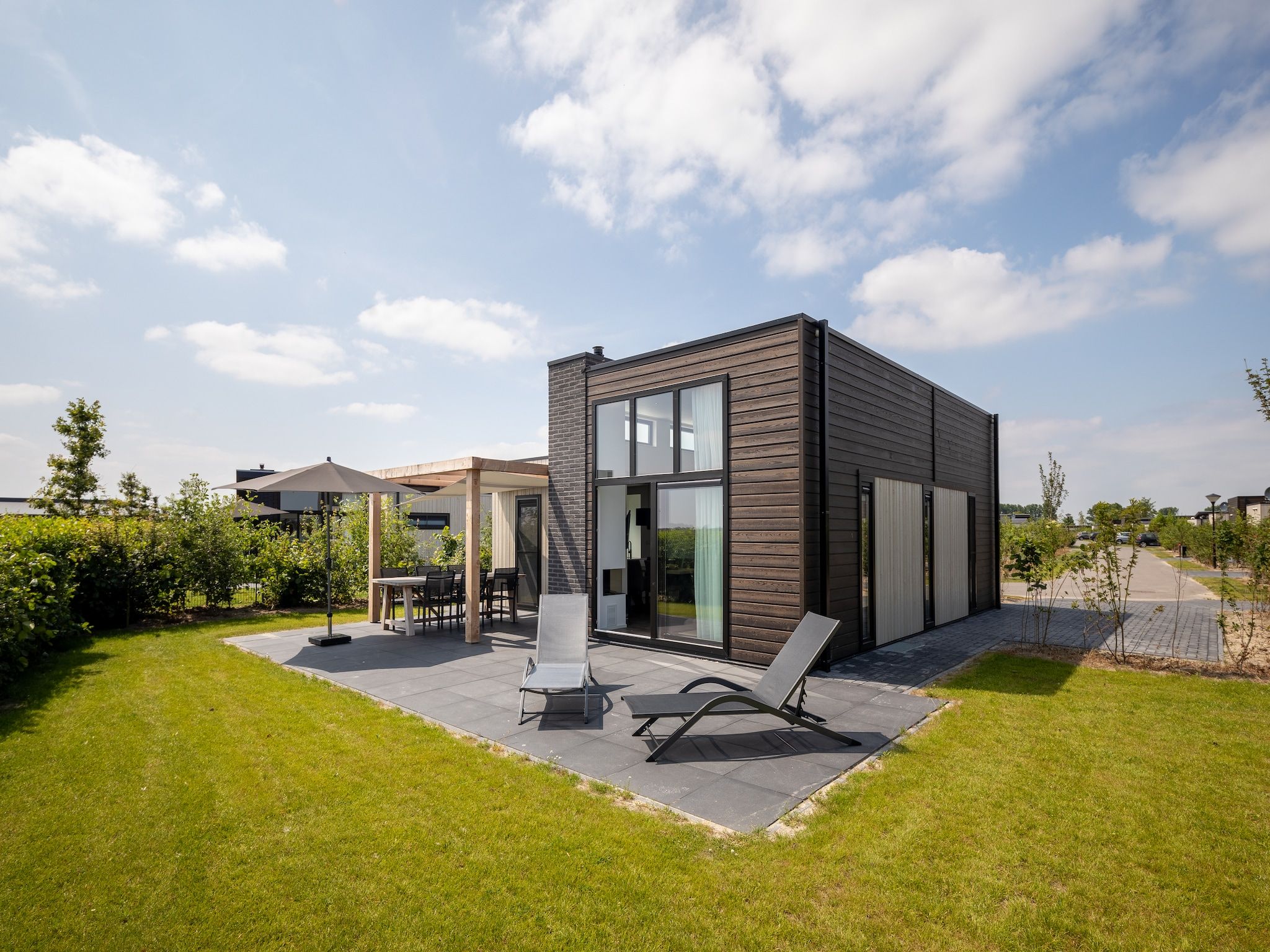 De tuin van Vakantiepark Zeedijk 2 in Herkingen