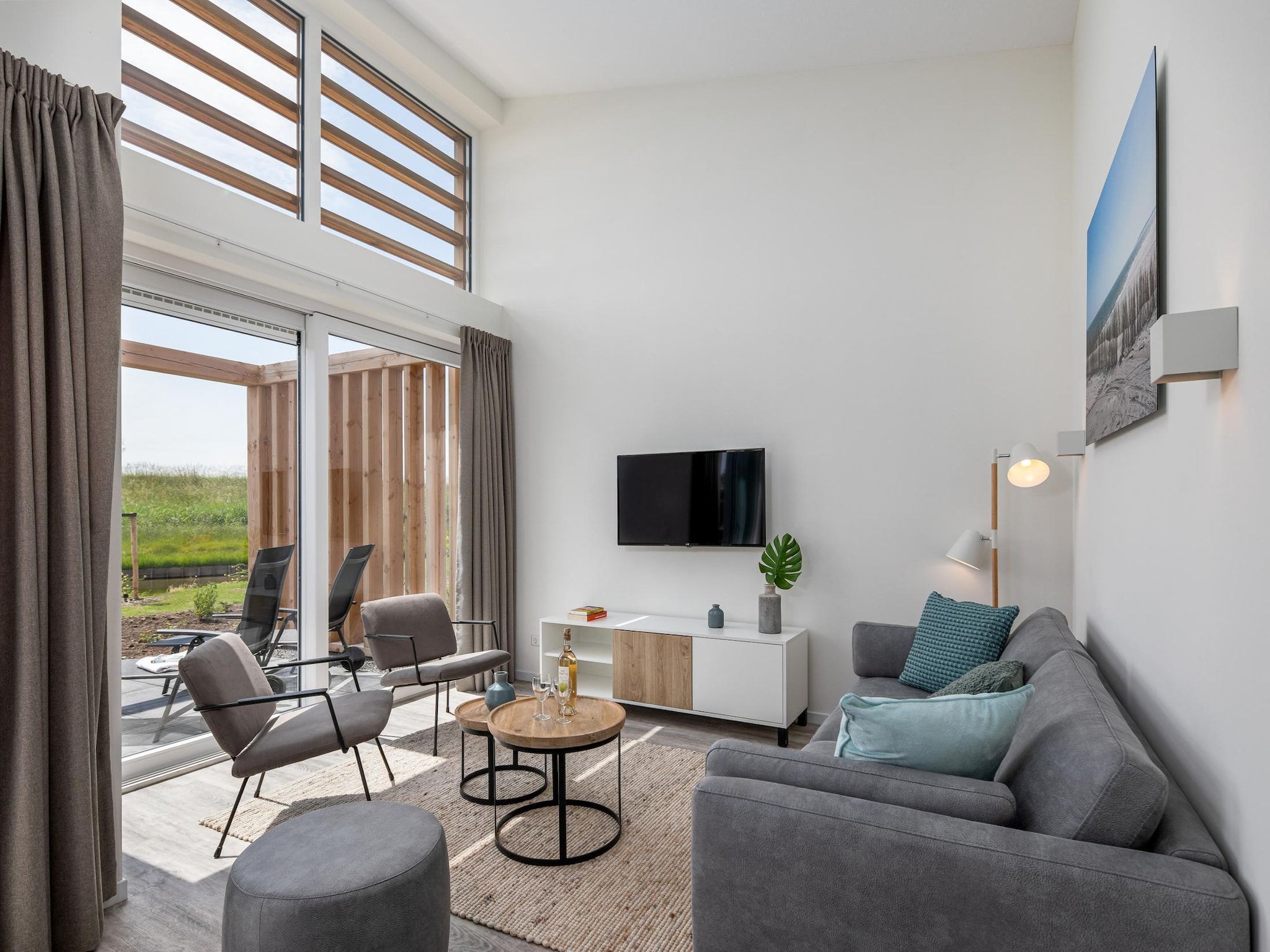 De woonkamer van Water Village 3 in Kamperland