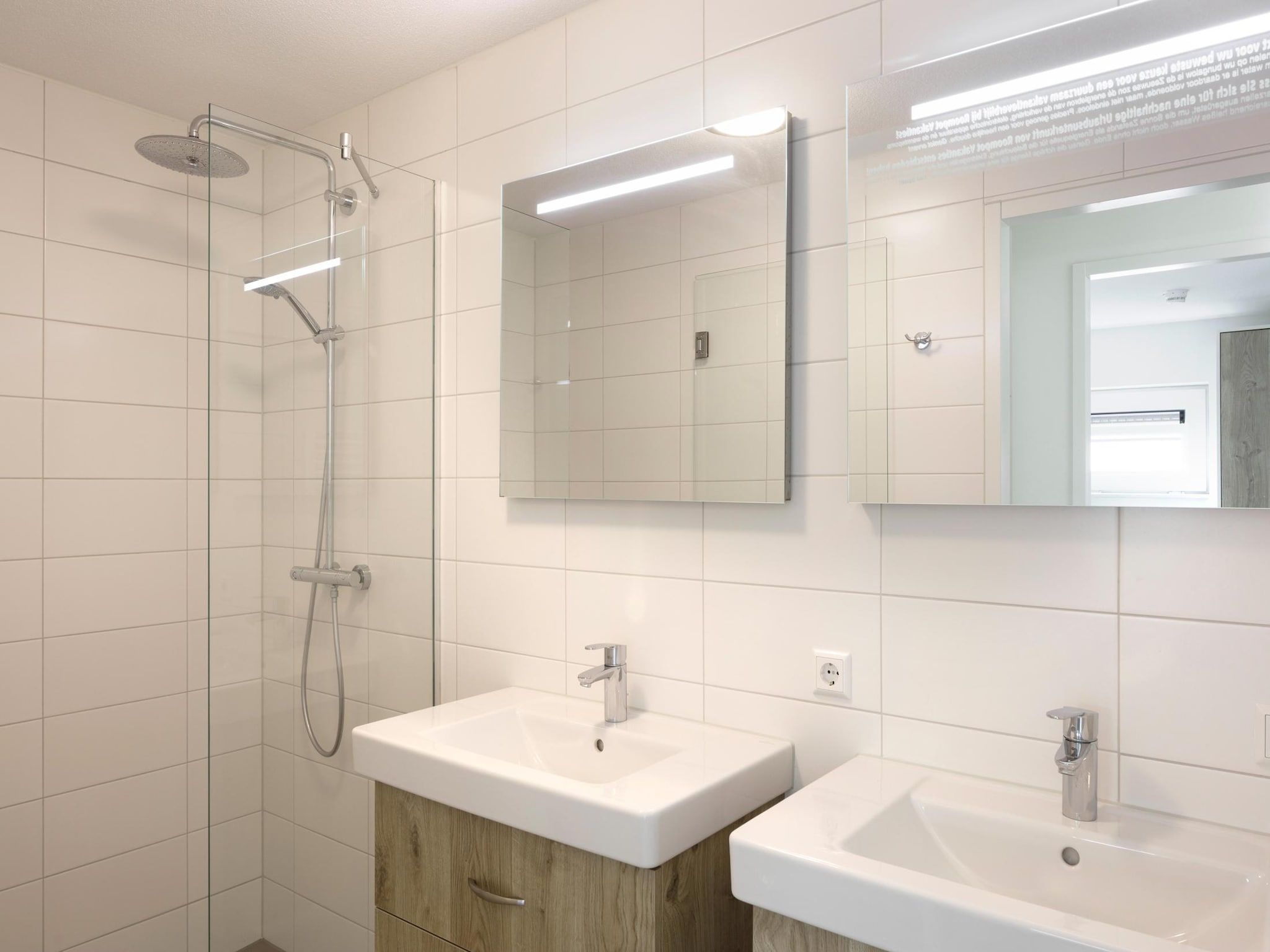 De badkamer van Water Village 3 in Kamperland