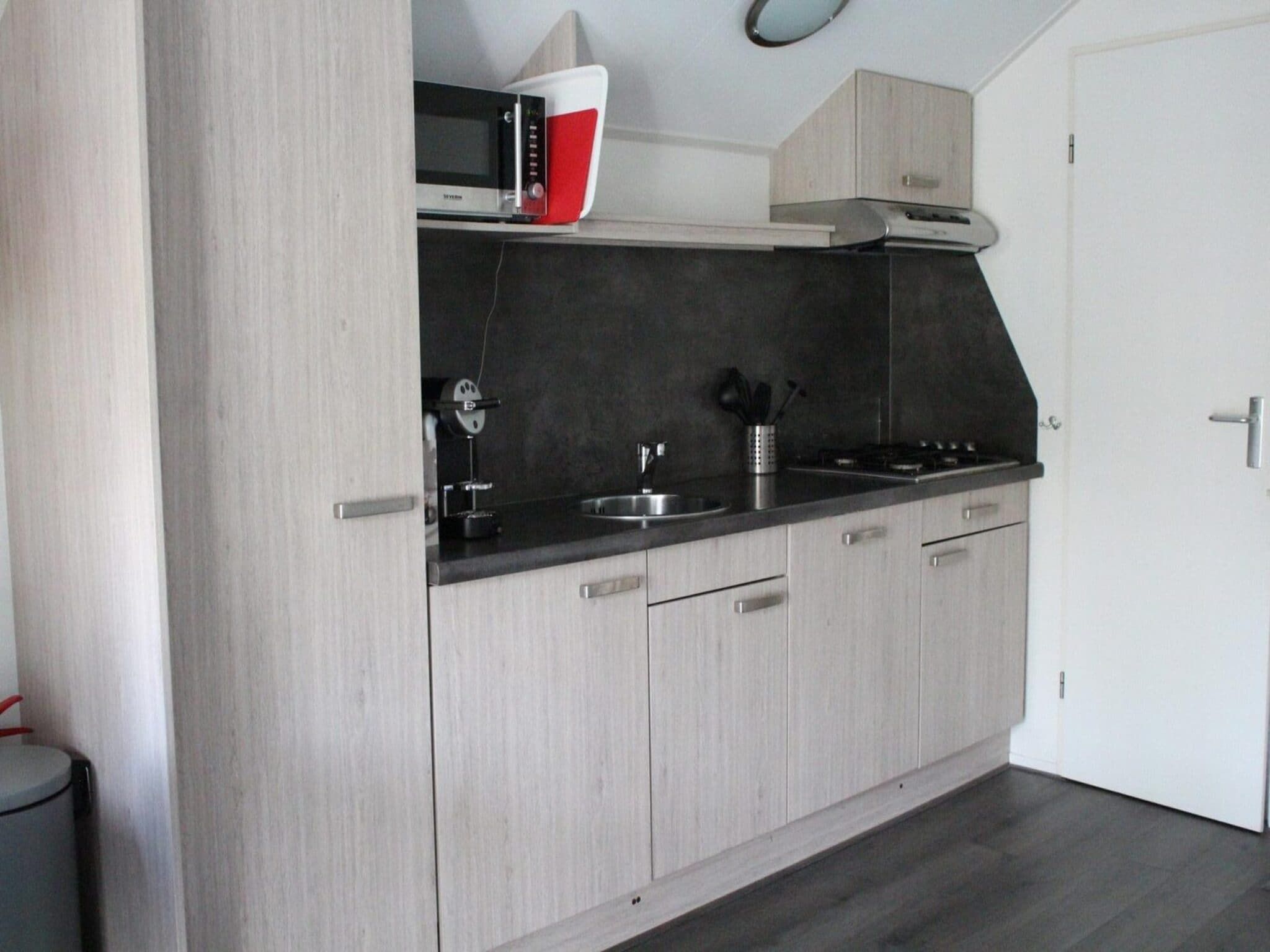De keuken van Boslodge 4 in Otterlo