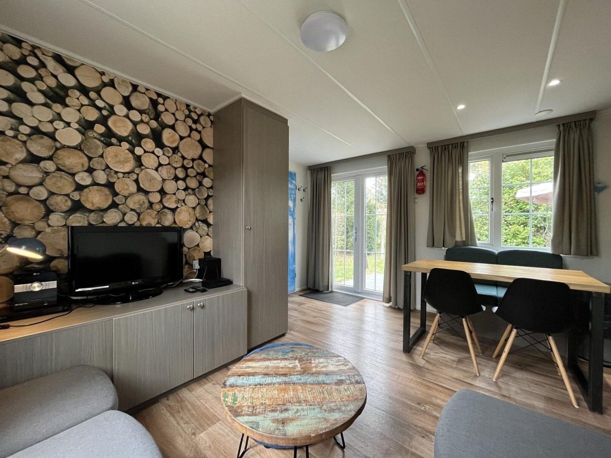 De woonkamer van Mobilehome 4 in Otterlo