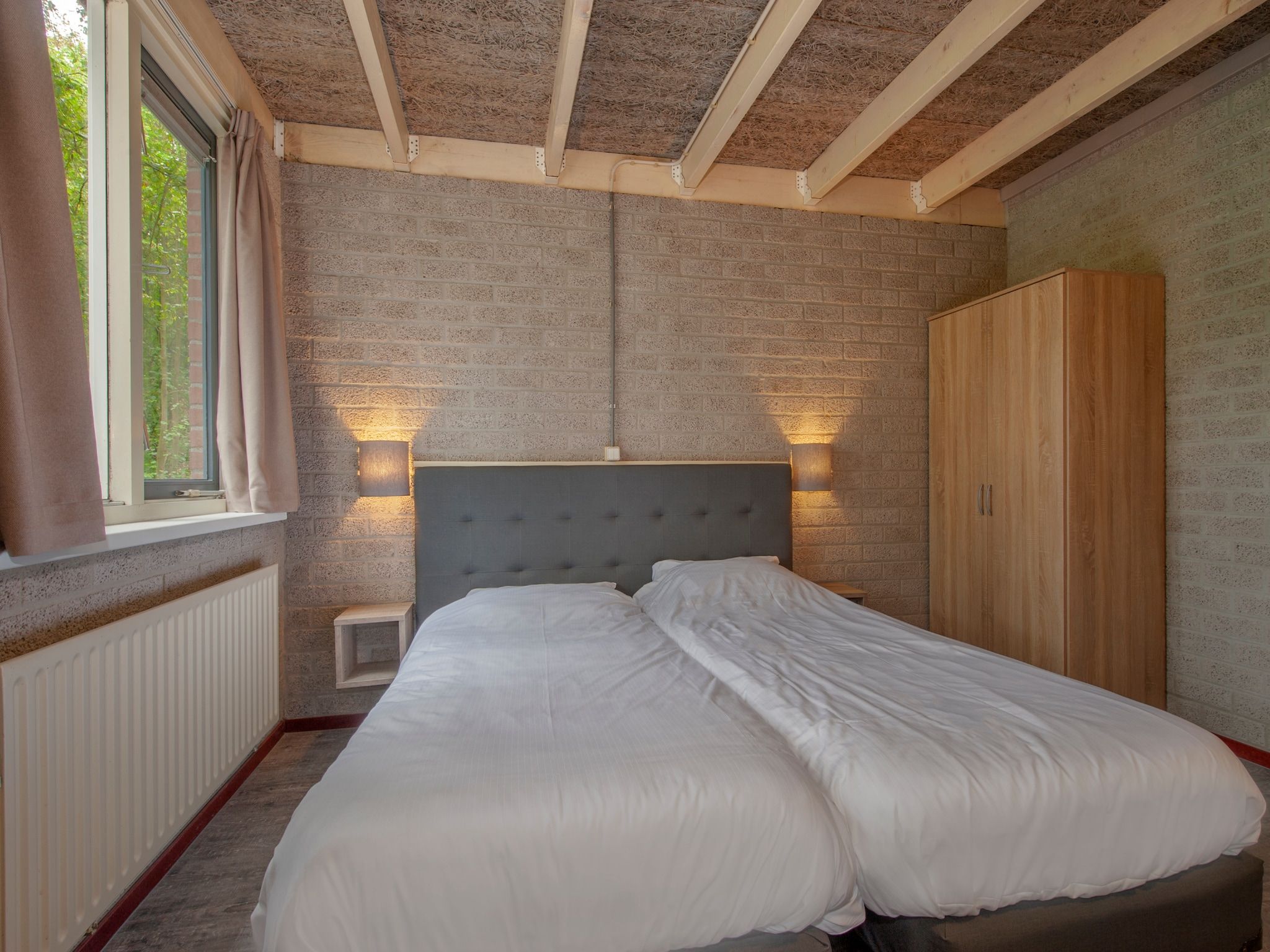 Een slaapkamer van Vakantiepark Weerterbergen 8 in Weert