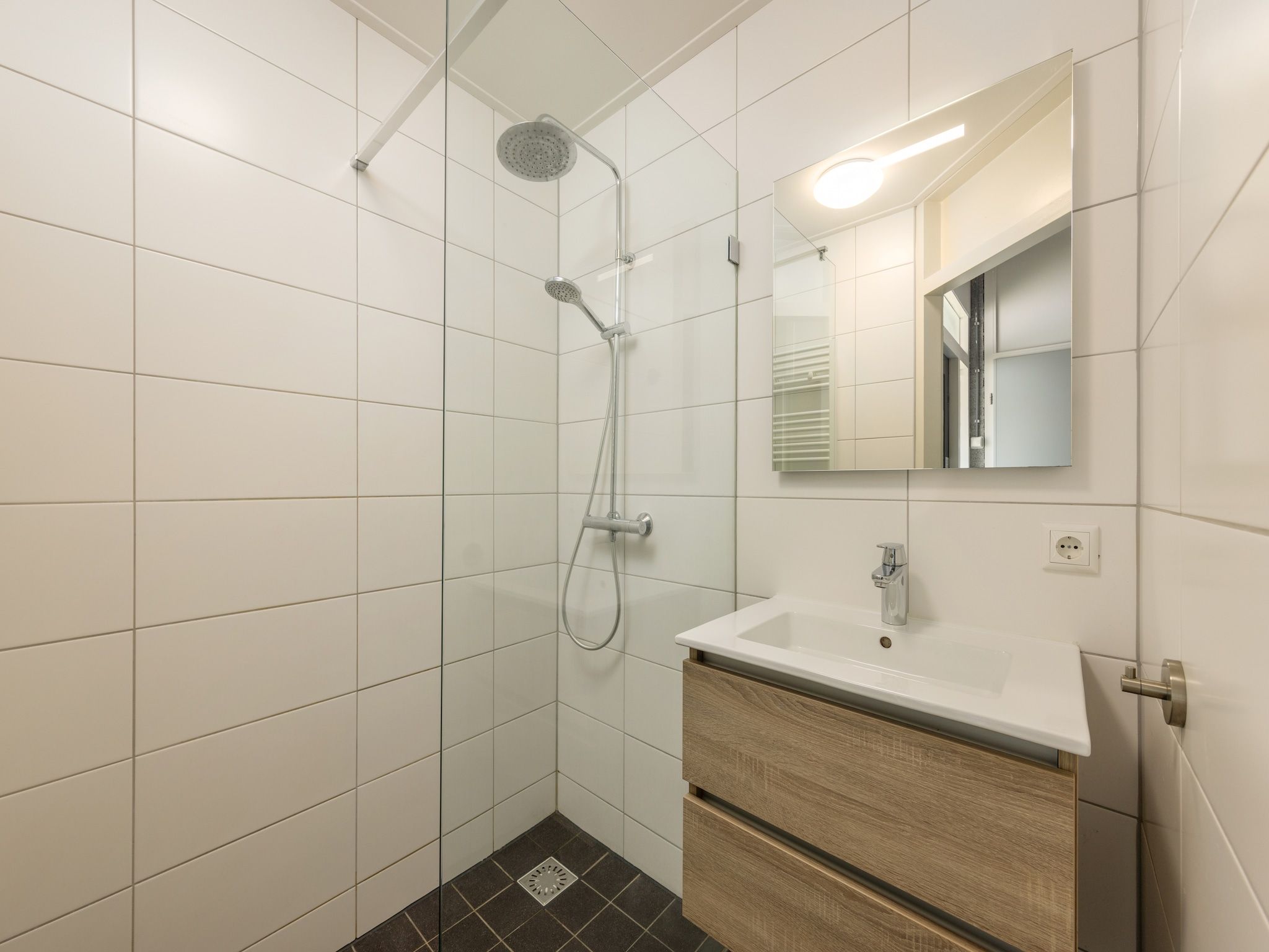 De badkamer van Vakantiepark Weerterbergen 9 in Weert