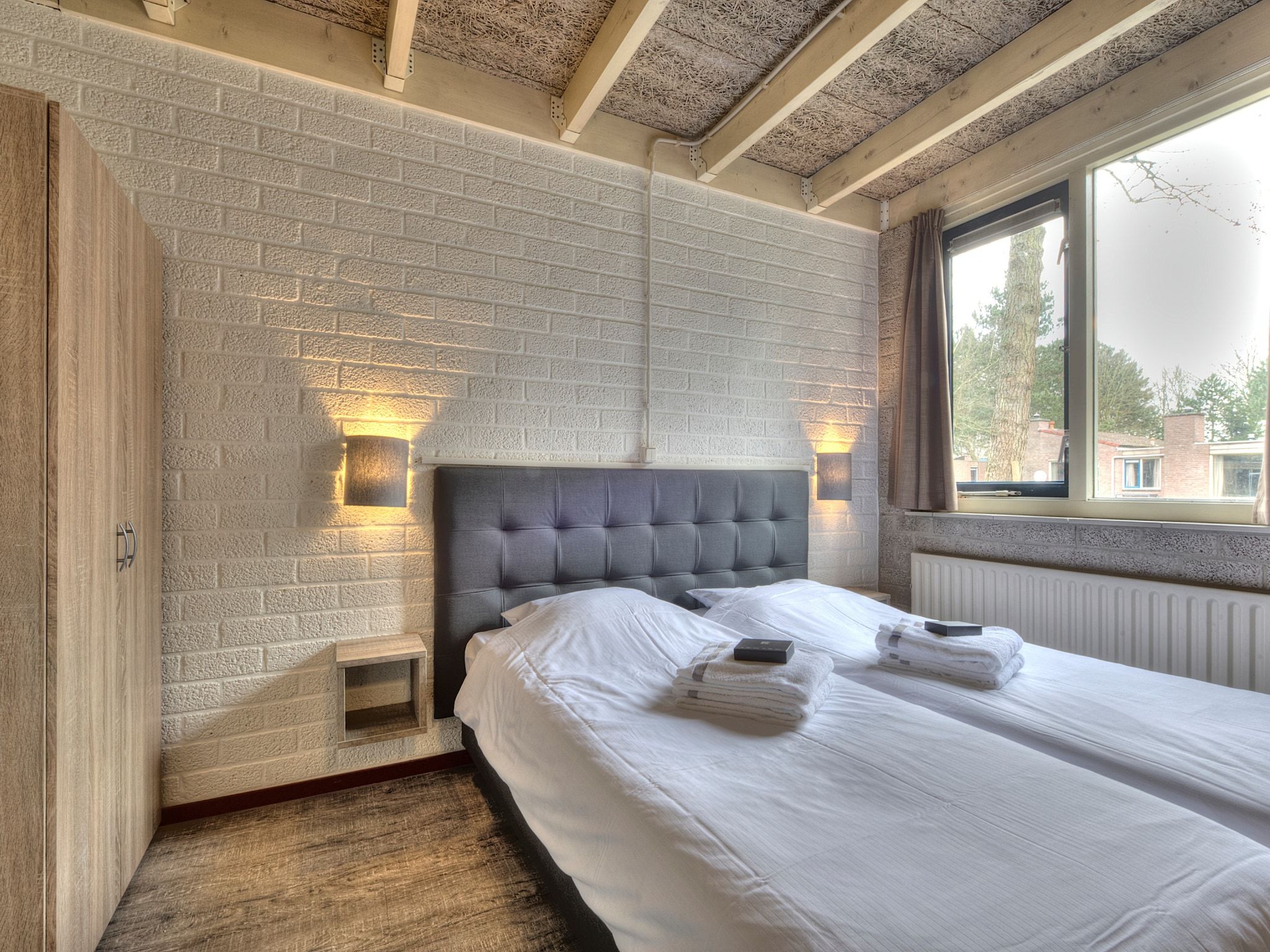 Een slaapkamer van Vakantiepark Weerterbergen 12 in Weert