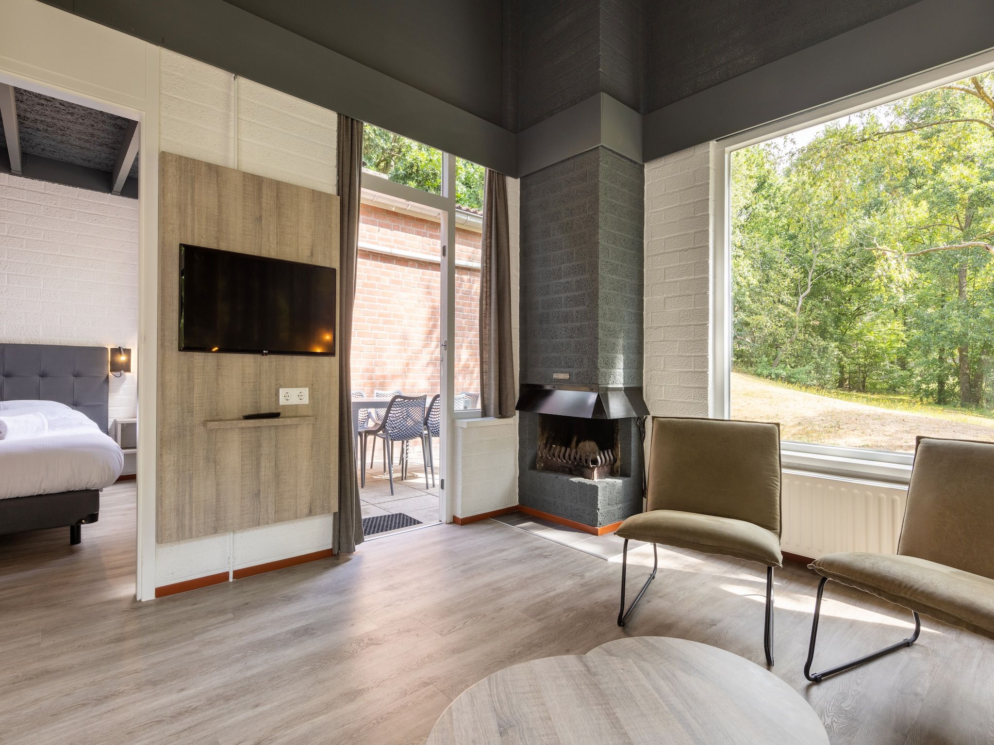 De woonkamer van Vakantiepark Weerterbergen 12 in Weert