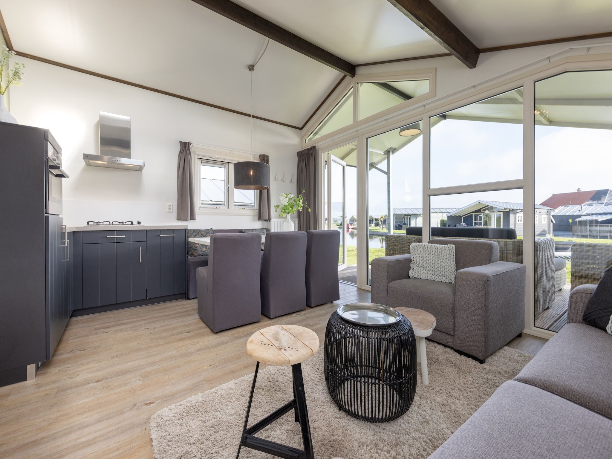 De woonkamer van Waterpark Terkaple 1 in Terkaple